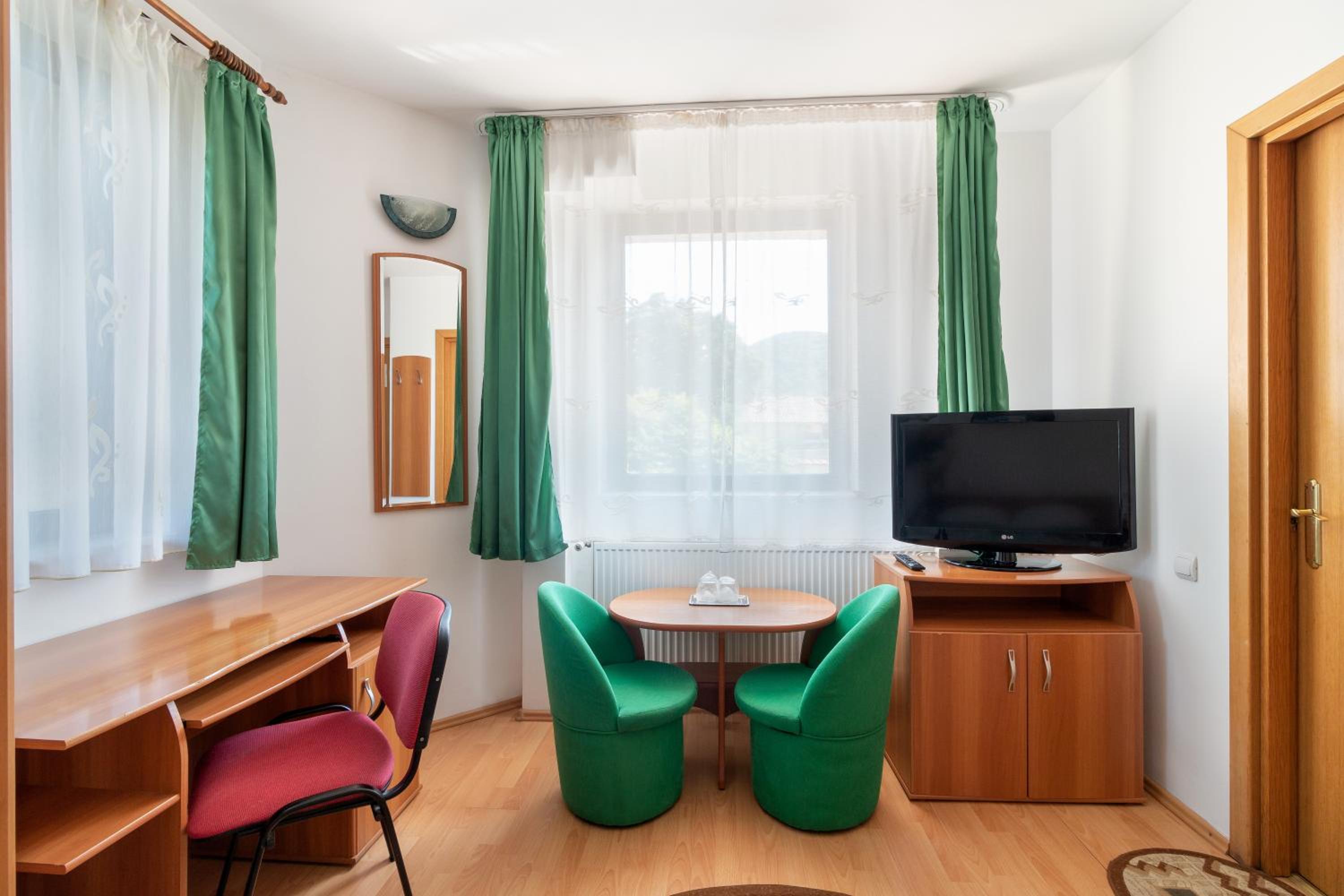 Double Room - Photo 10