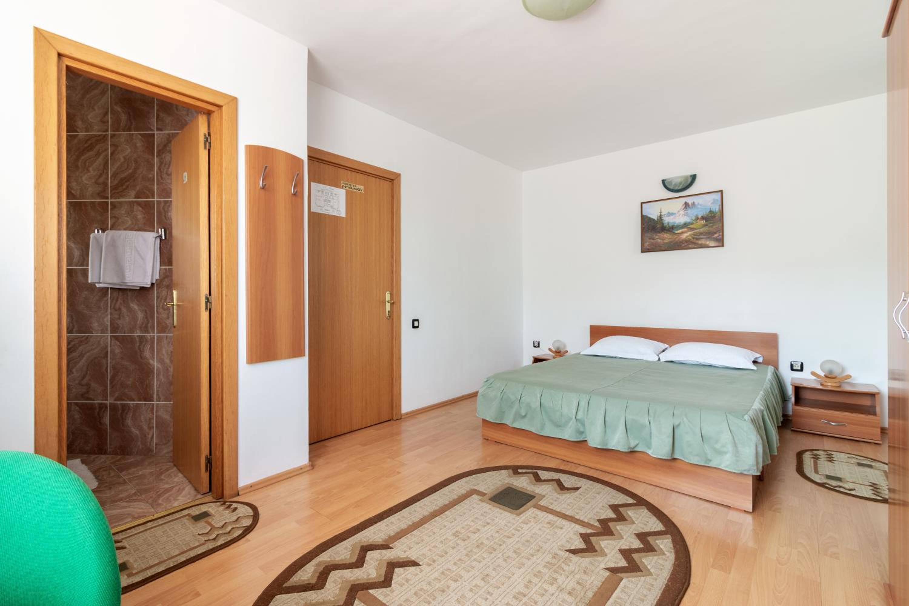 Double Room - Photo 8