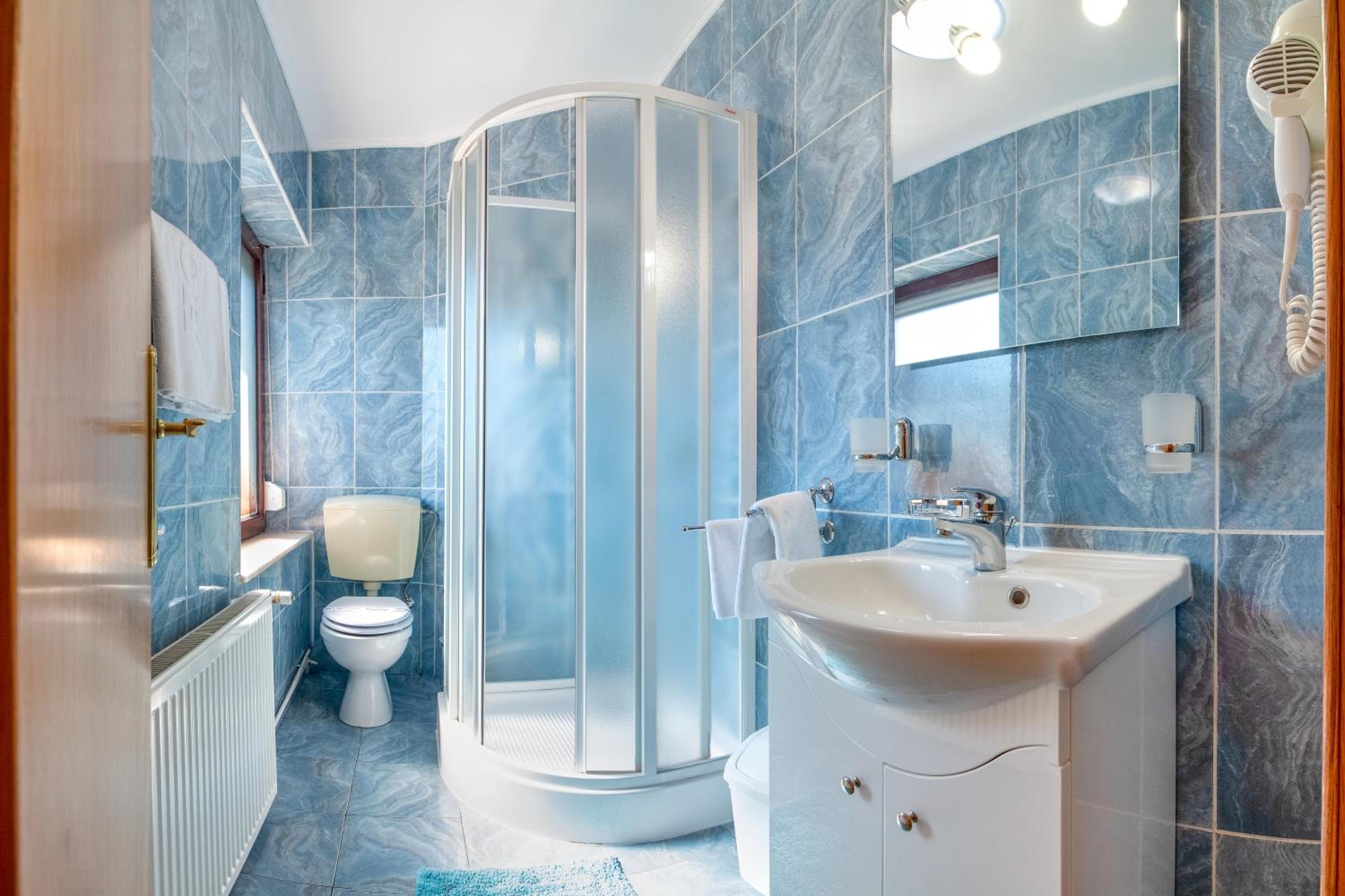 Double Room - Photo 7
