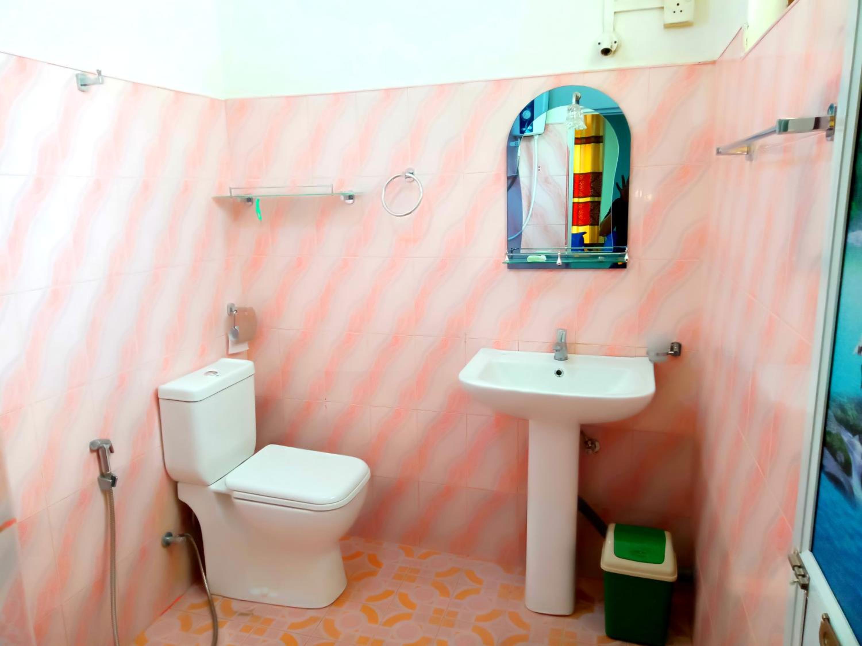 Family Room with Private Bathroom photo 3