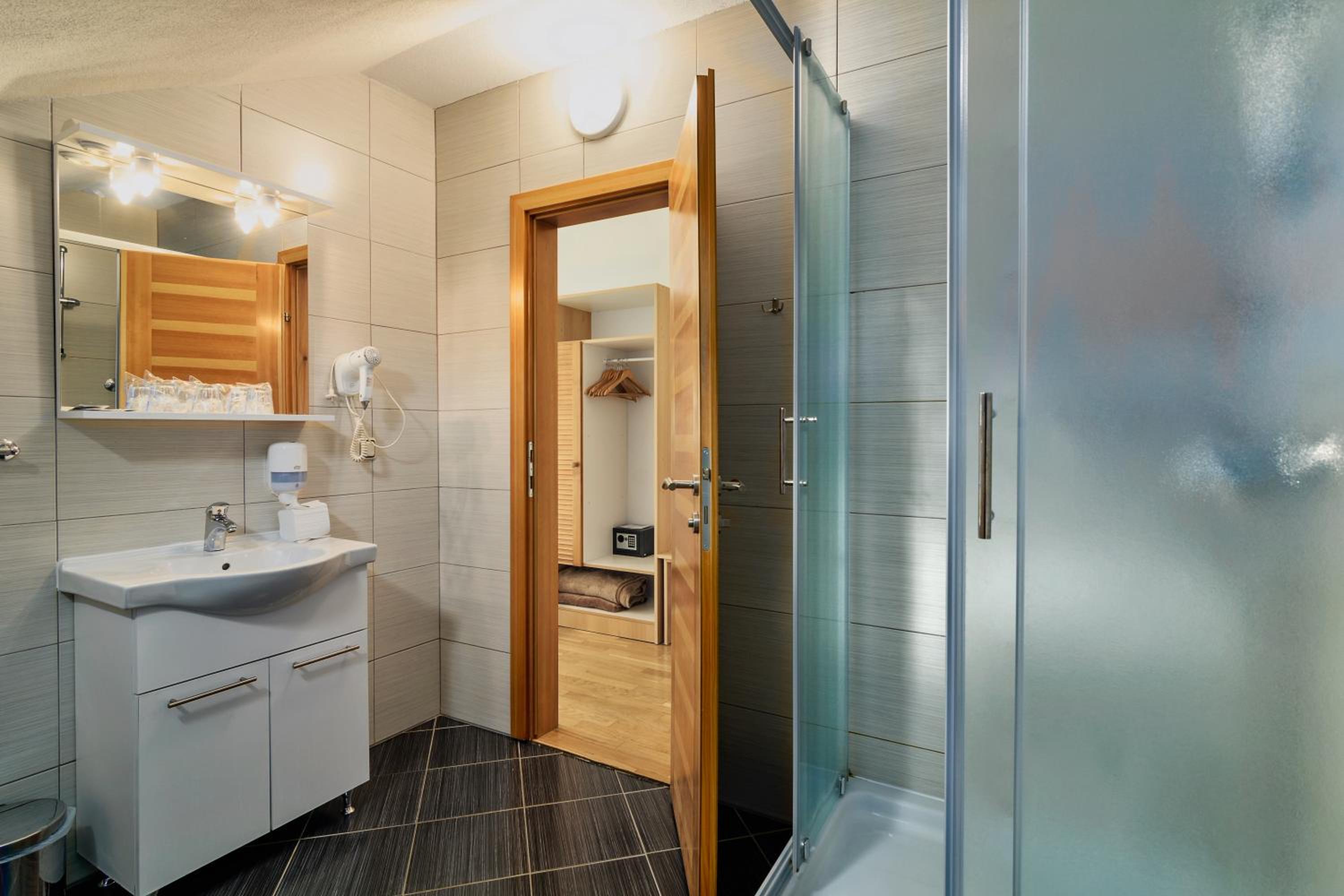 Superior Triple Room - Photo 6