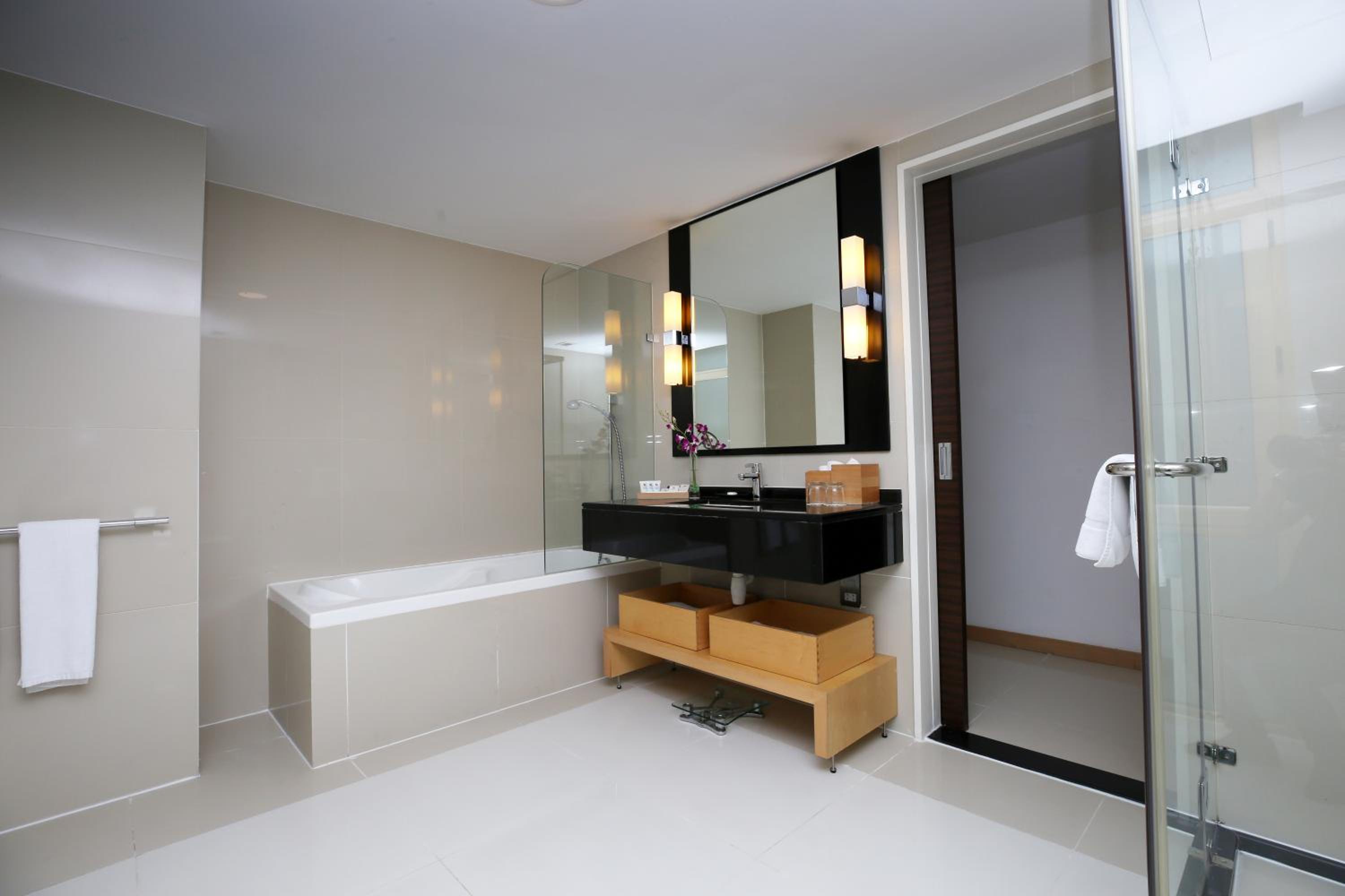 Junior Suite with Bathtub and Cozy Sofa Lounge photo 2