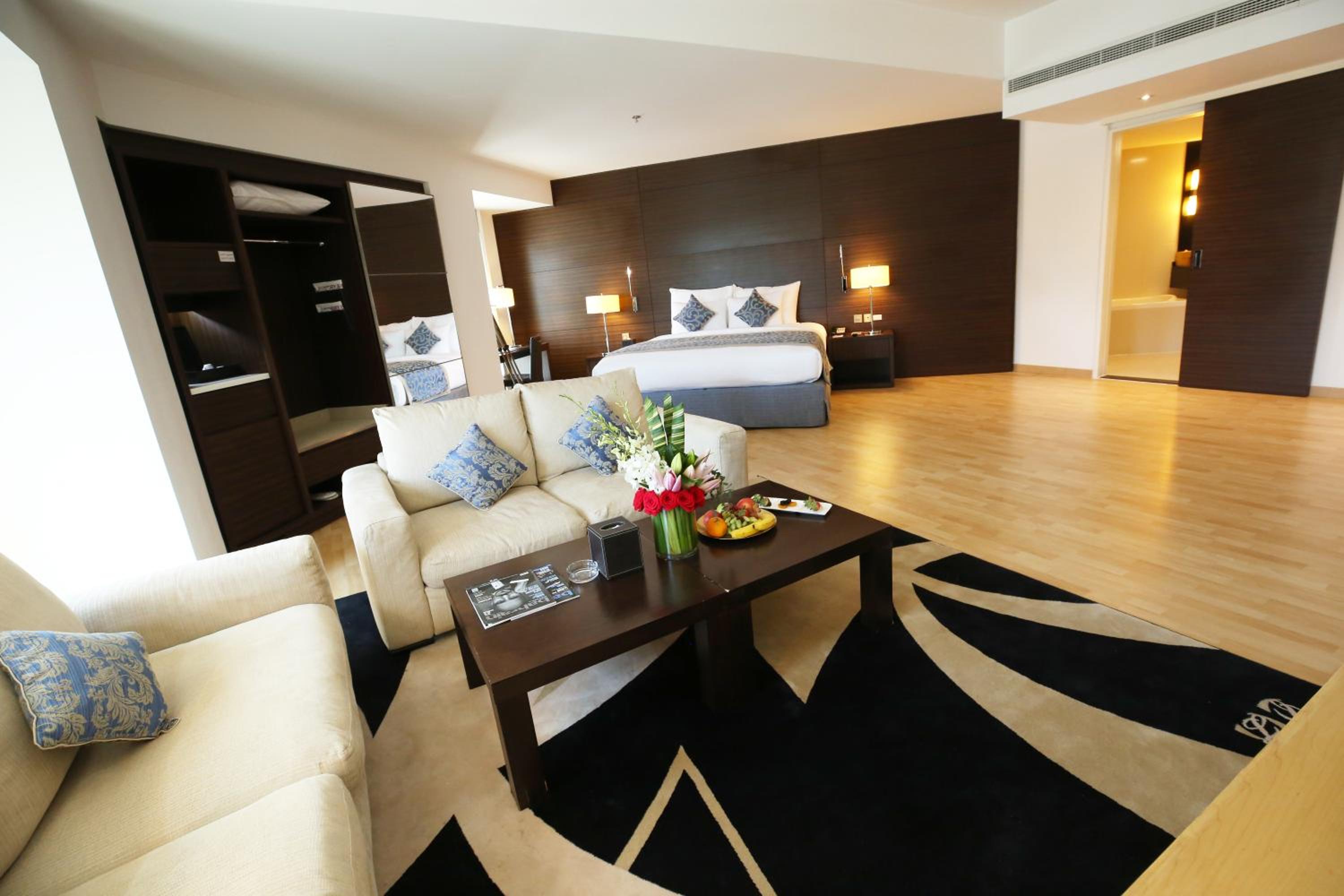 Avenue Suite with Luxury Lounge photo 3
