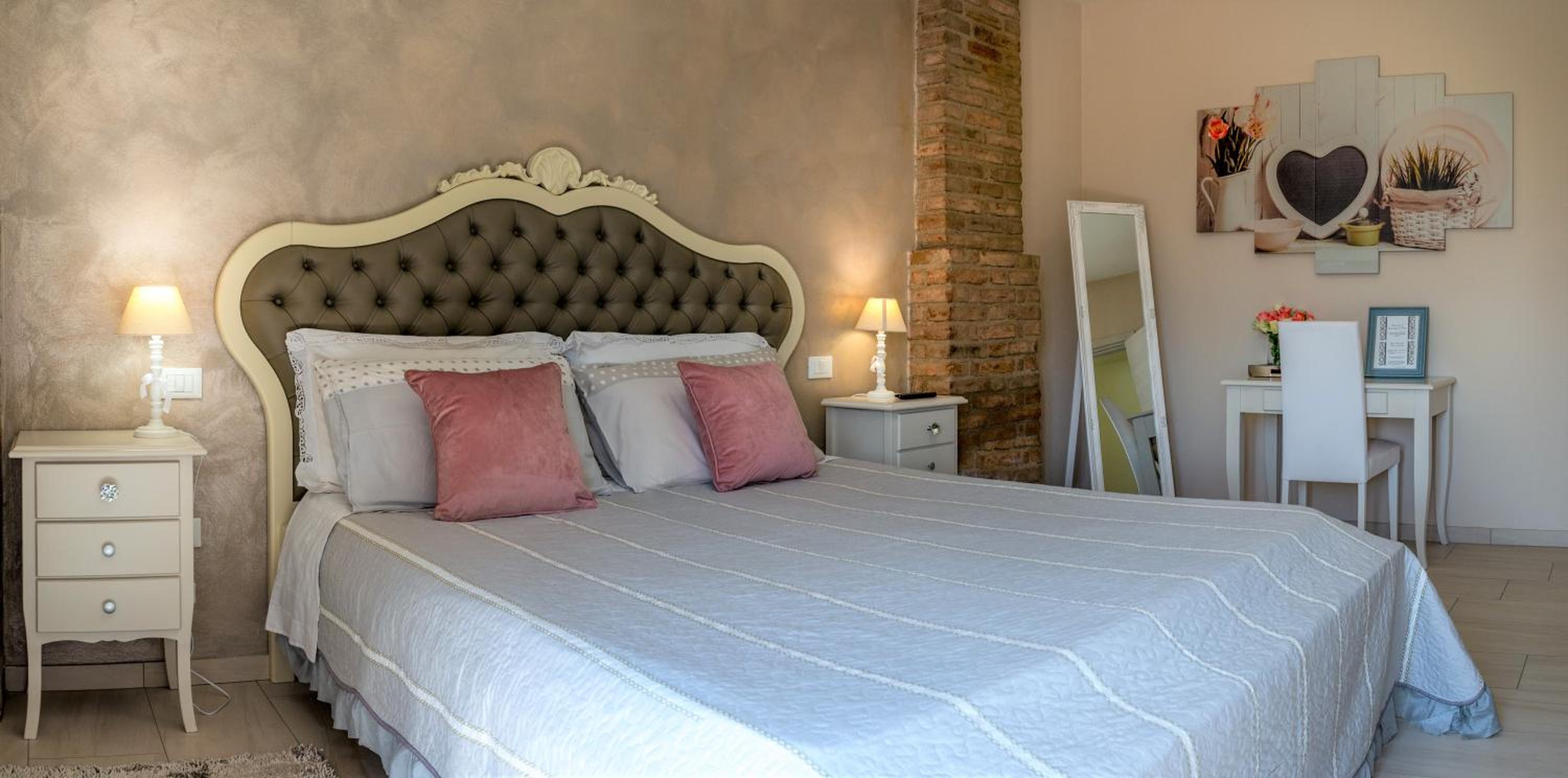 Deluxe King Room photo 2