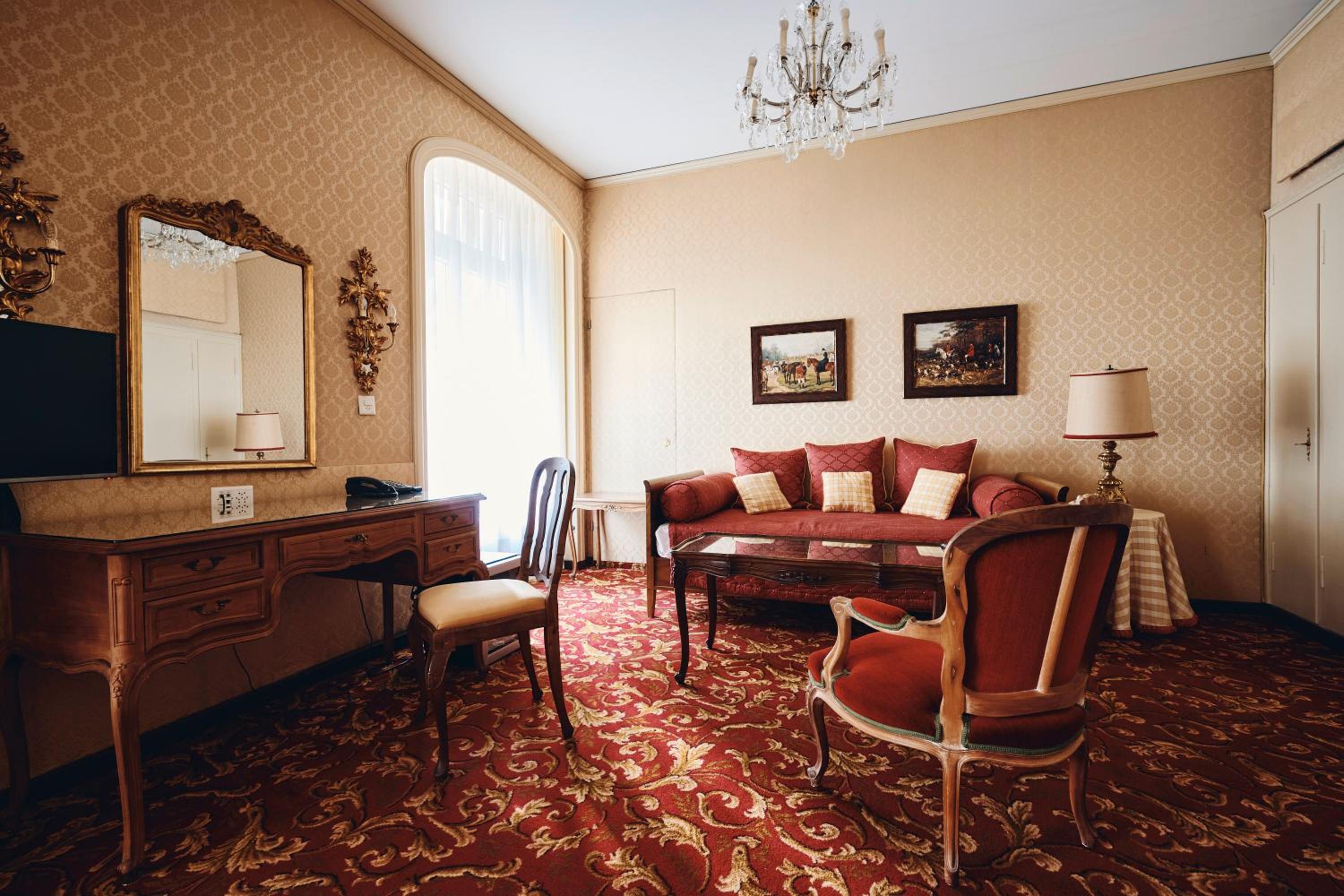 Executive King Room with Sofa Bed photo 3