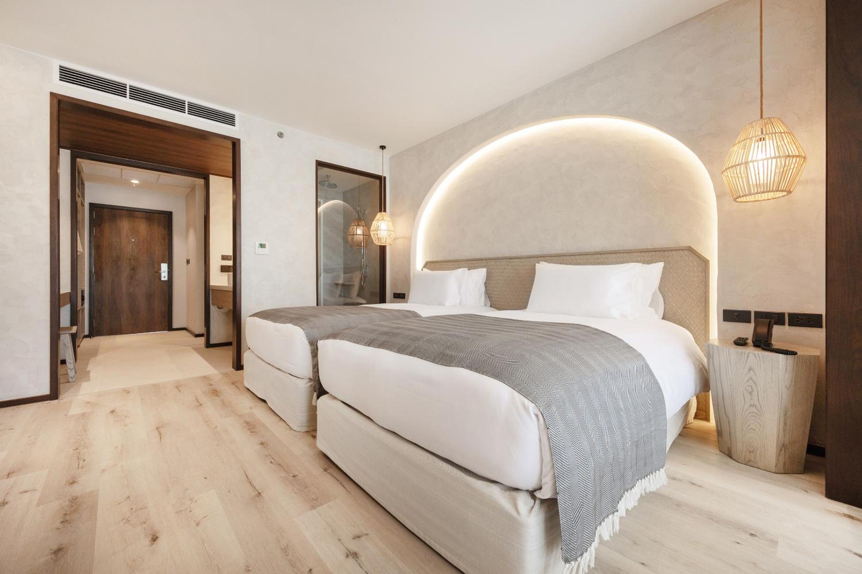 Deluxe Twin Room - Photo 1