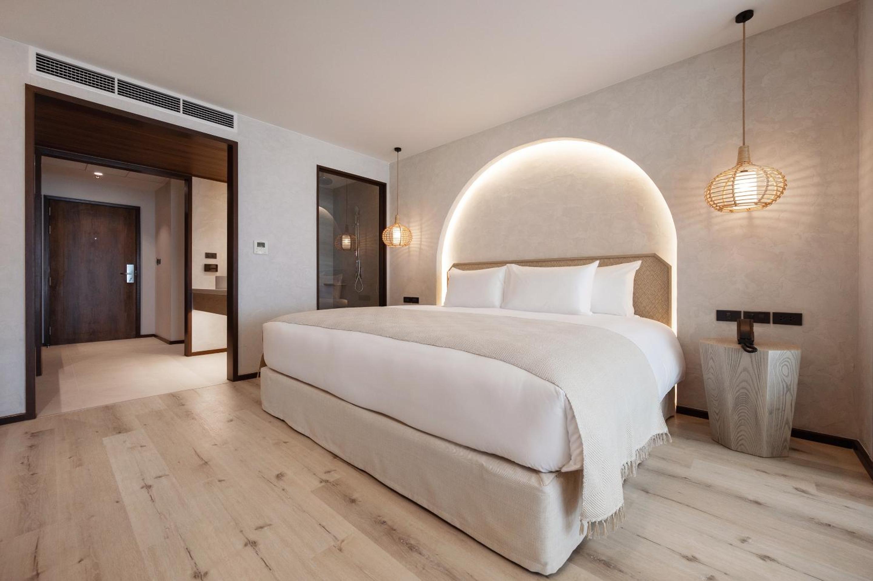Deluxe King Room Beach Front - Photo 14