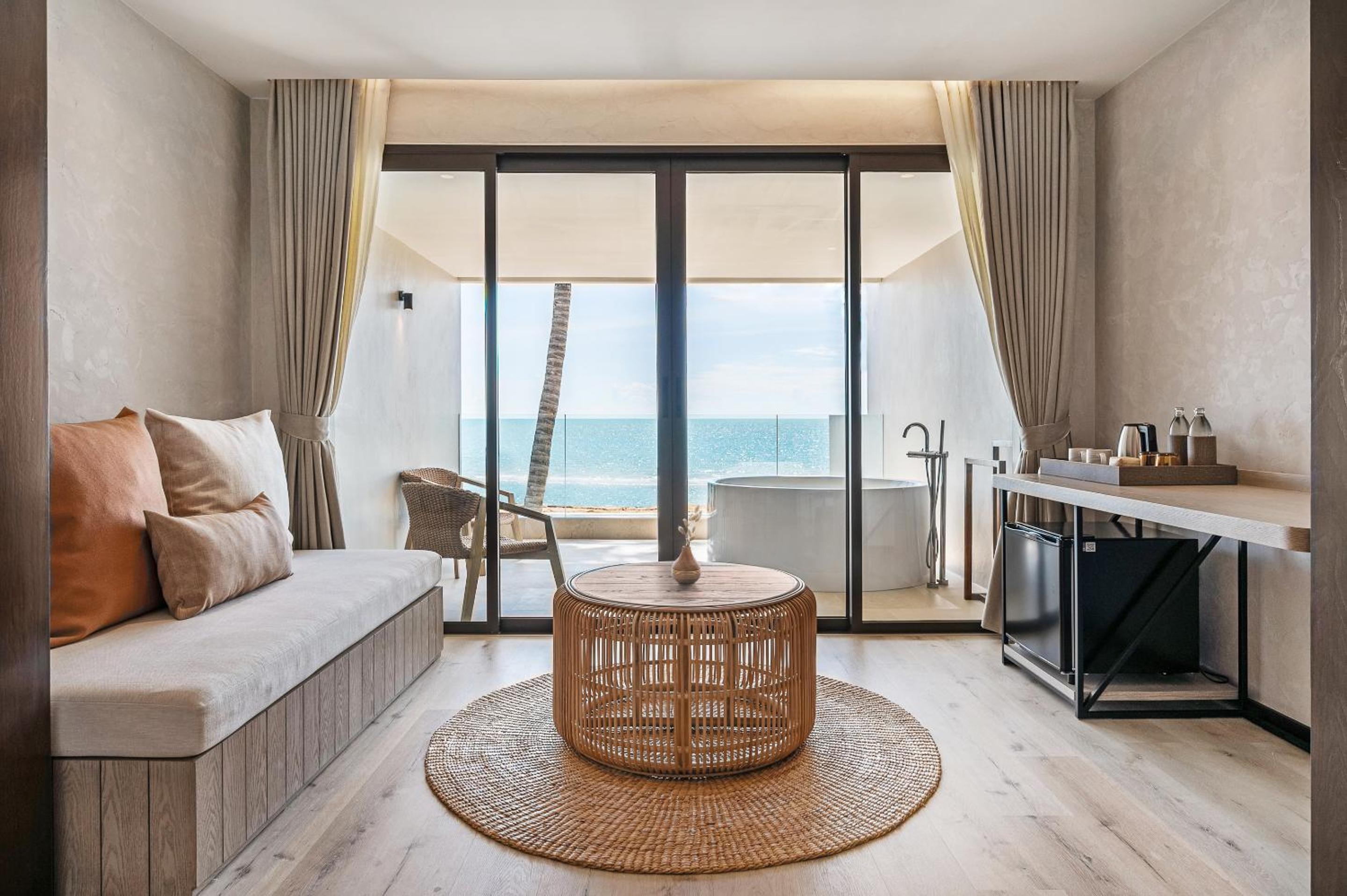 Deluxe King Room Beach Front - Photo 1