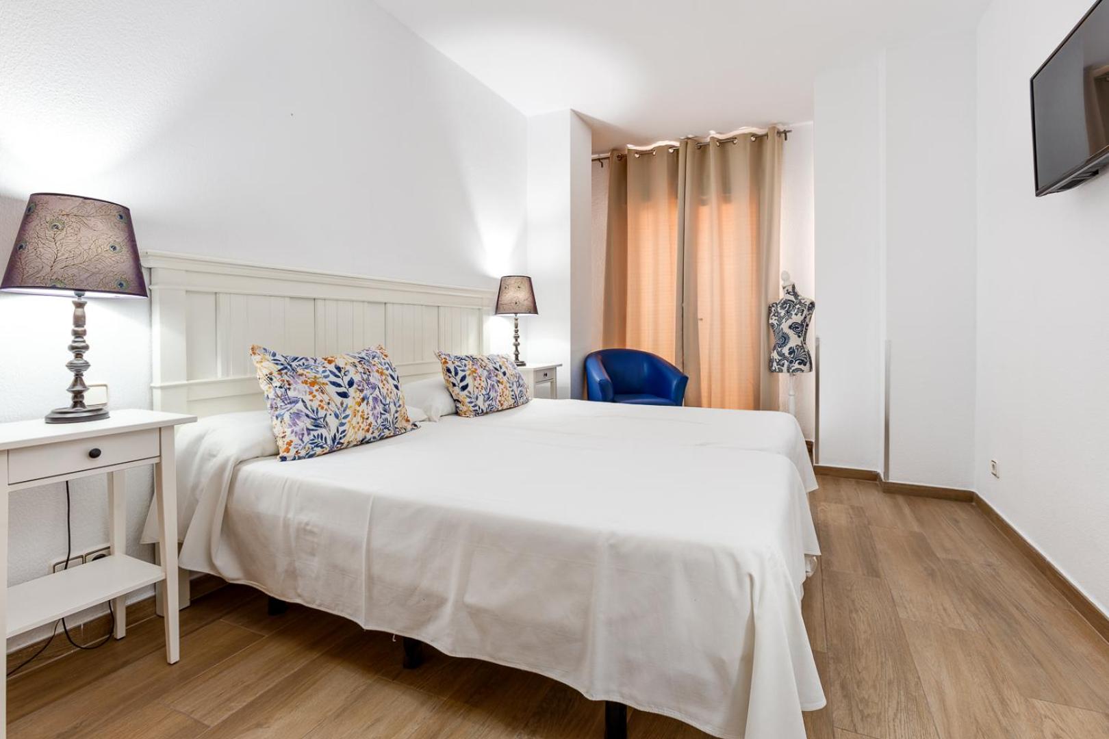 Double or Twin Room with City View - Photo 1