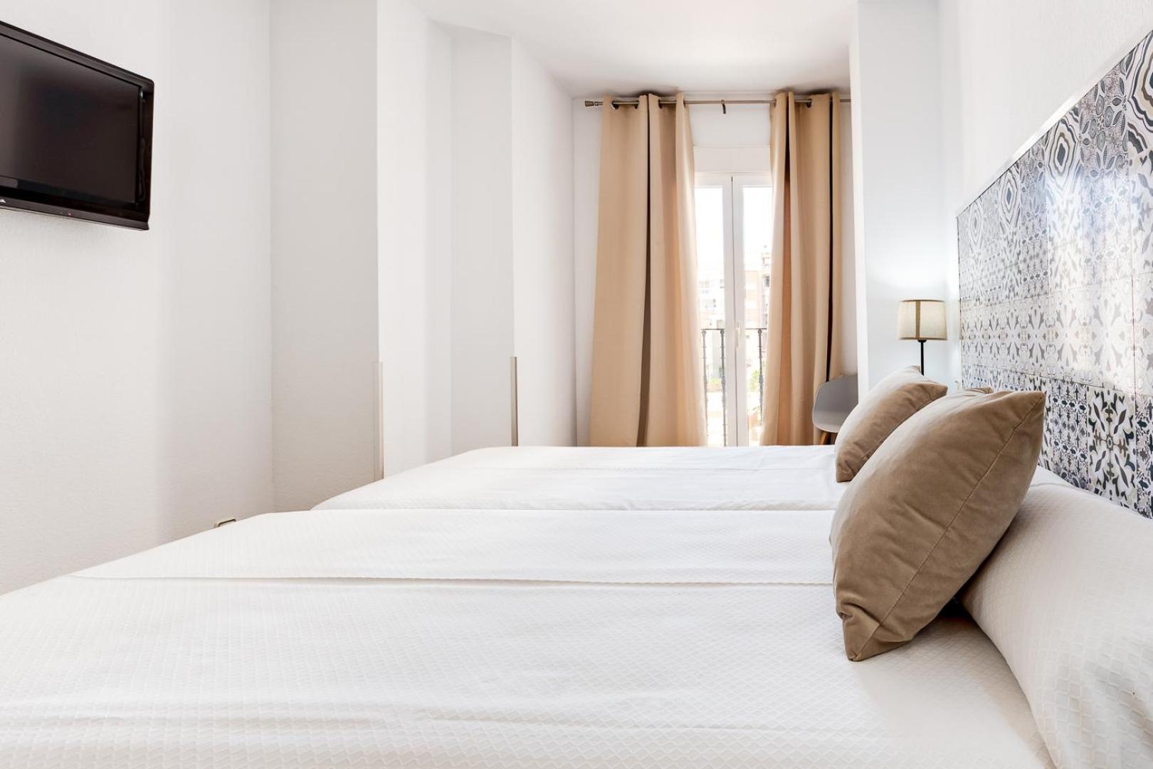 Double or Twin Room with City View - Photo 22