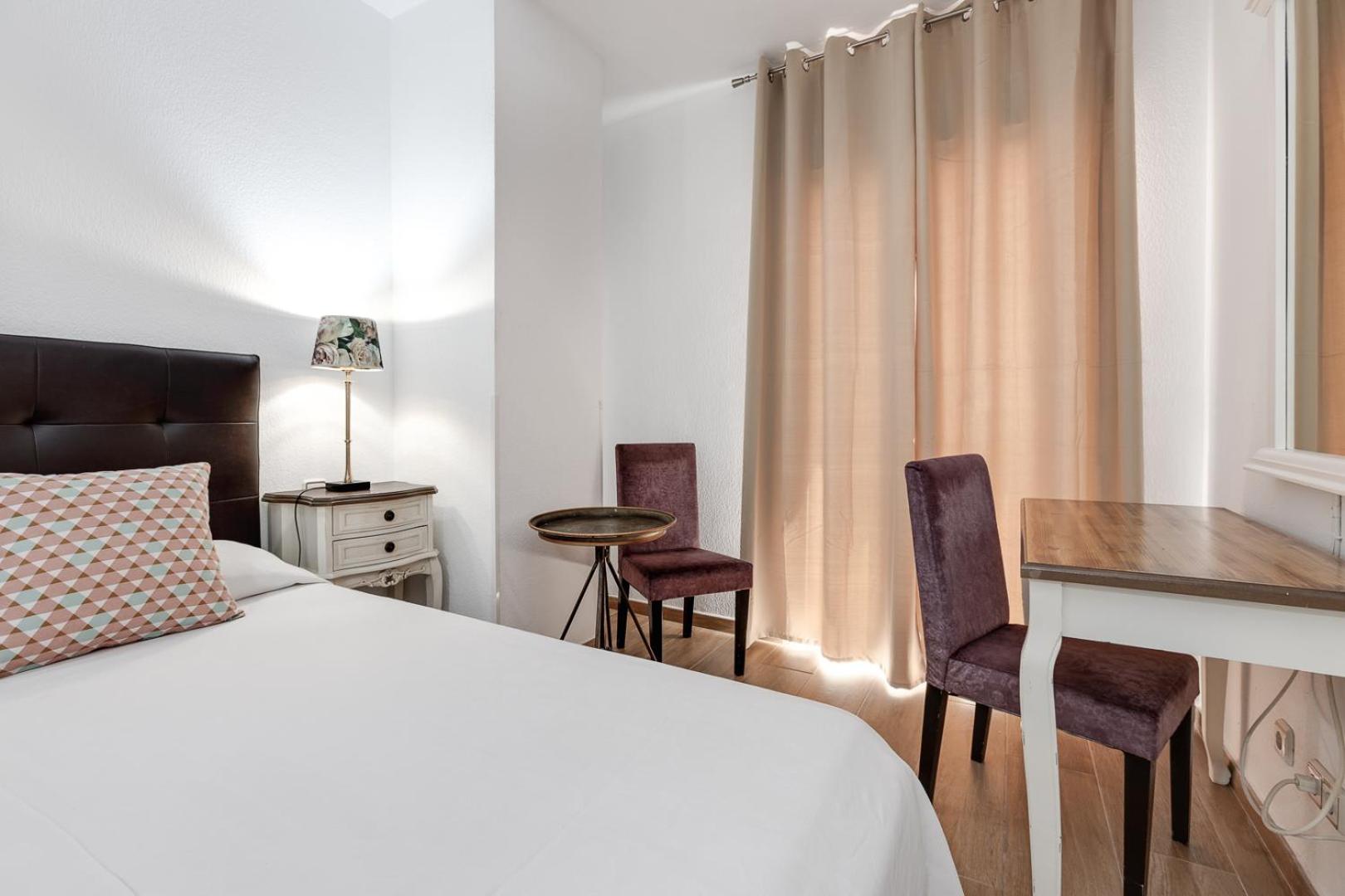 Double or Twin Room with City View - Photo 5