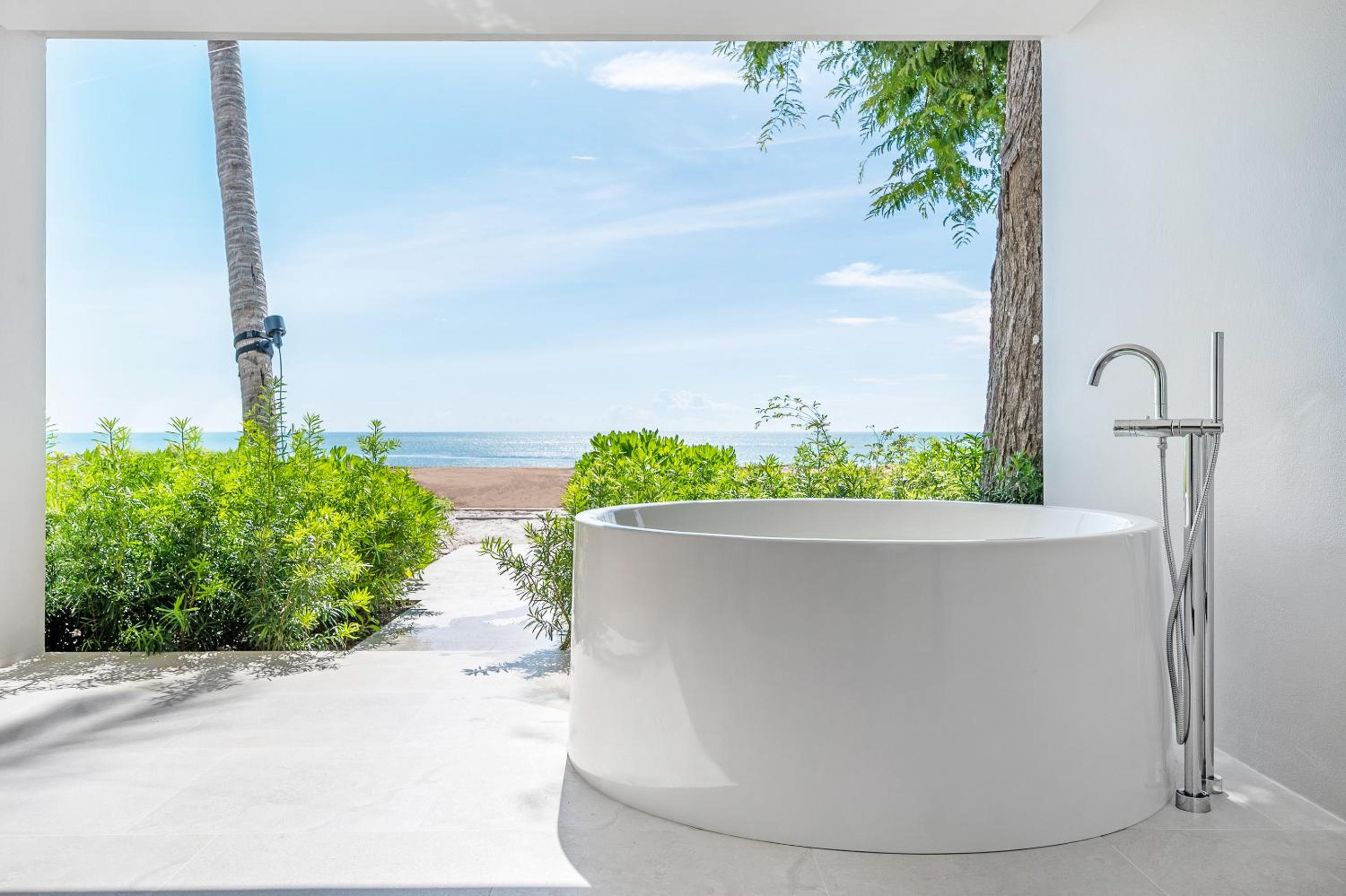 Mini Suite Beachfront King Room - Photo 18
