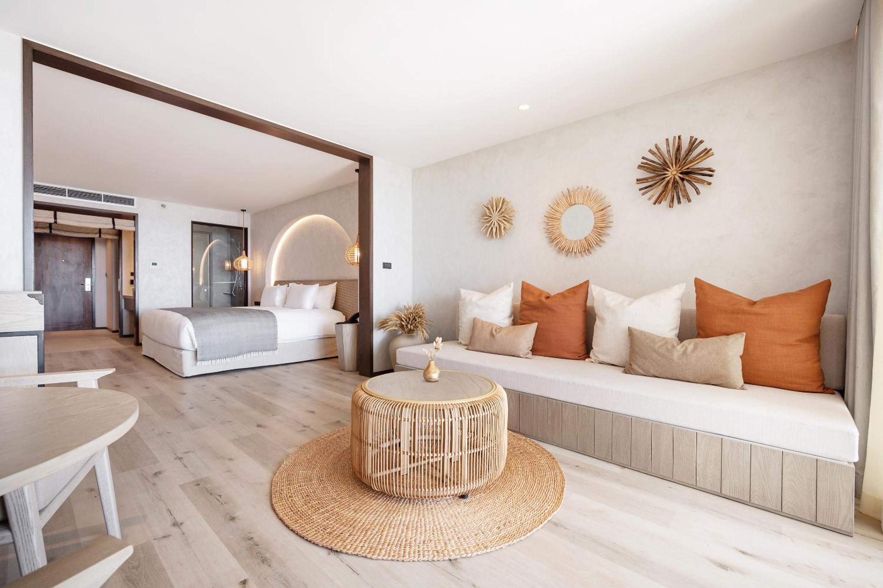 Mini Suite Beachfront King Room - Photo 13