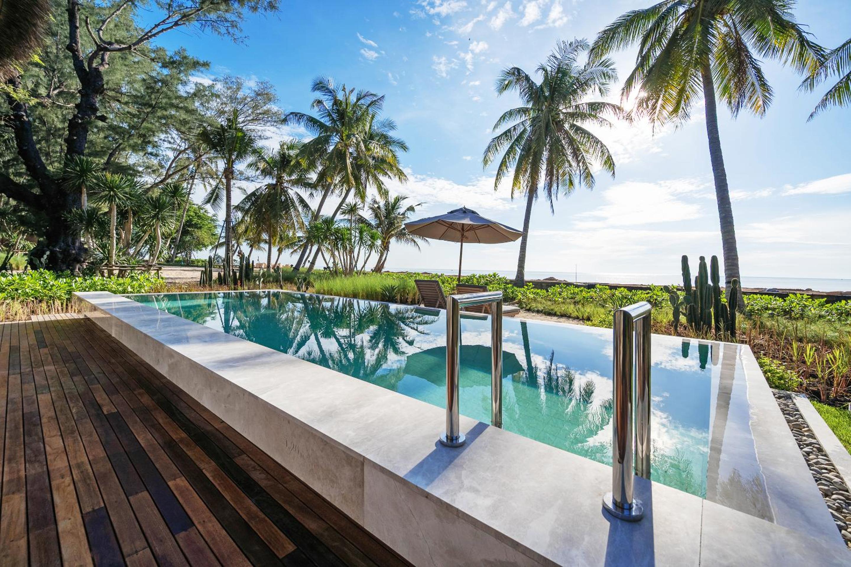 Pool Villa with Beach Front - Photo 15
