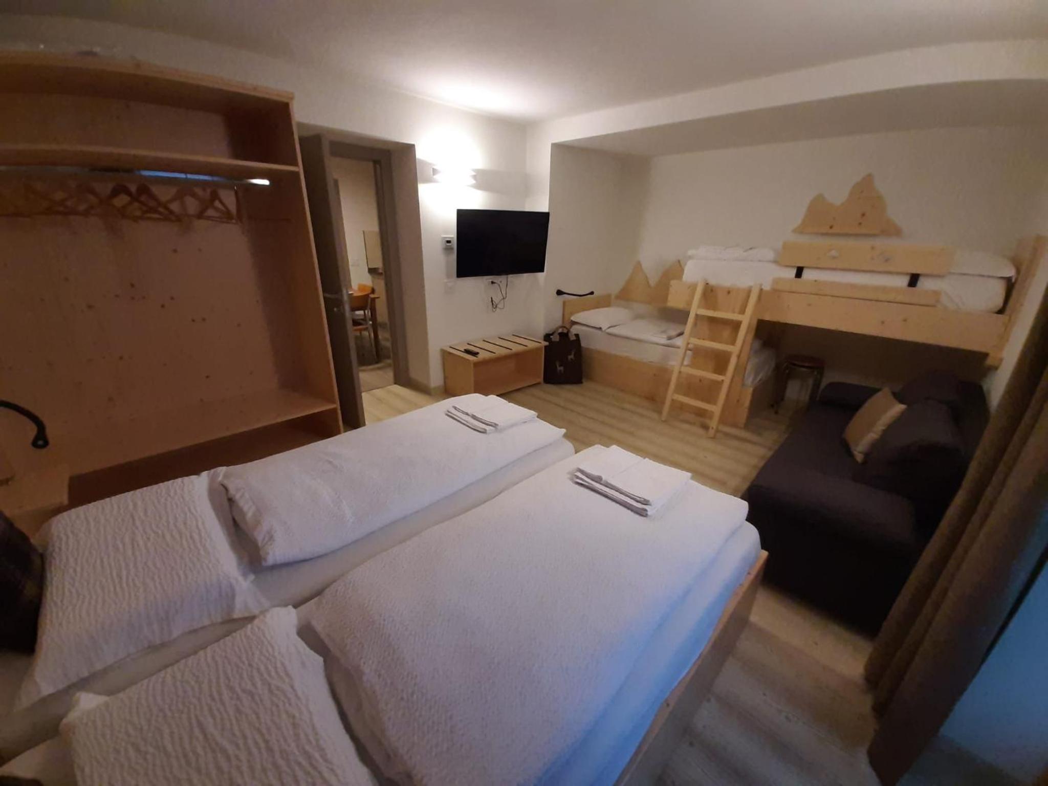 Quadruple Room - Photo 21