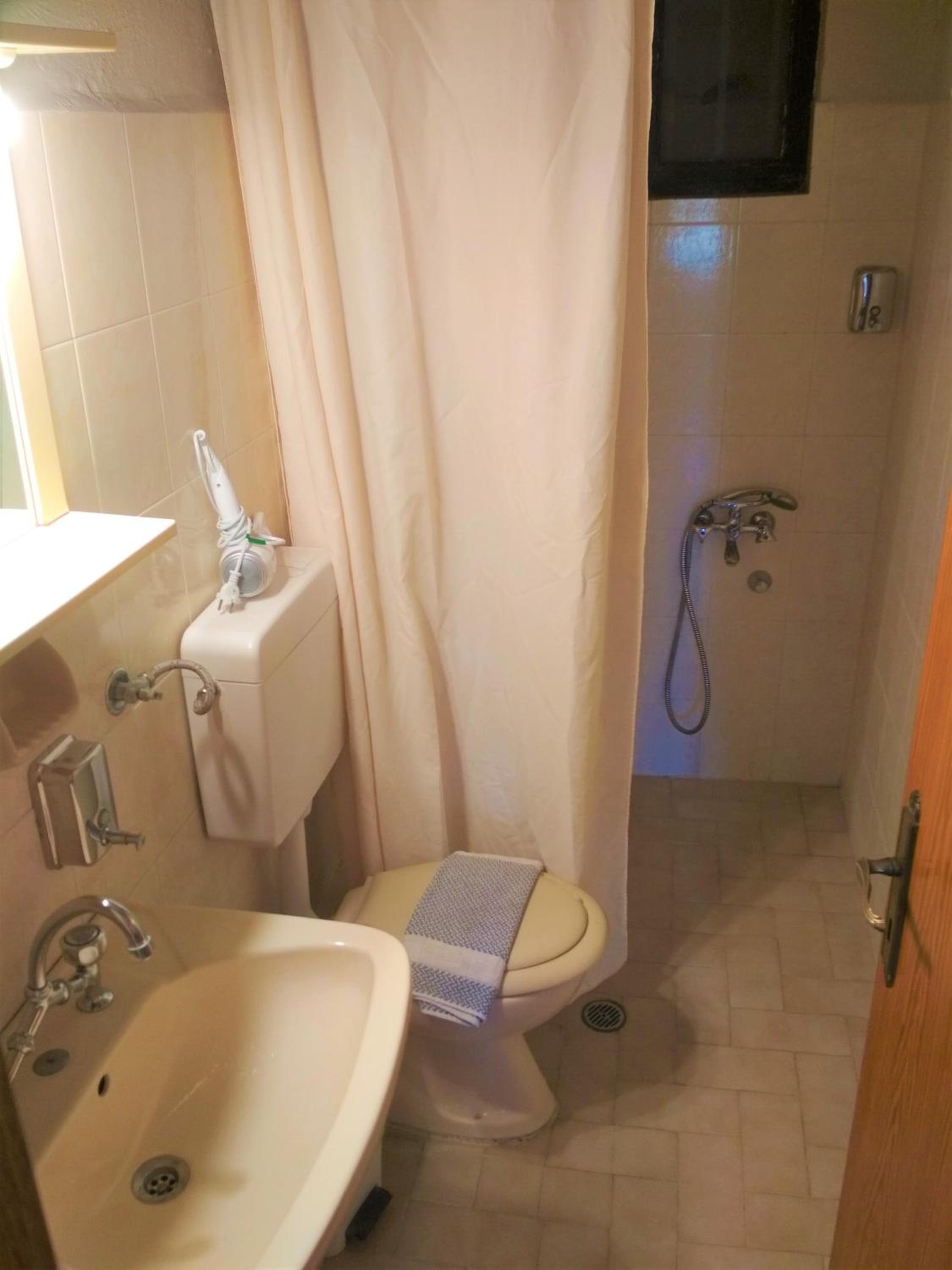 Triple Room - Photo 9