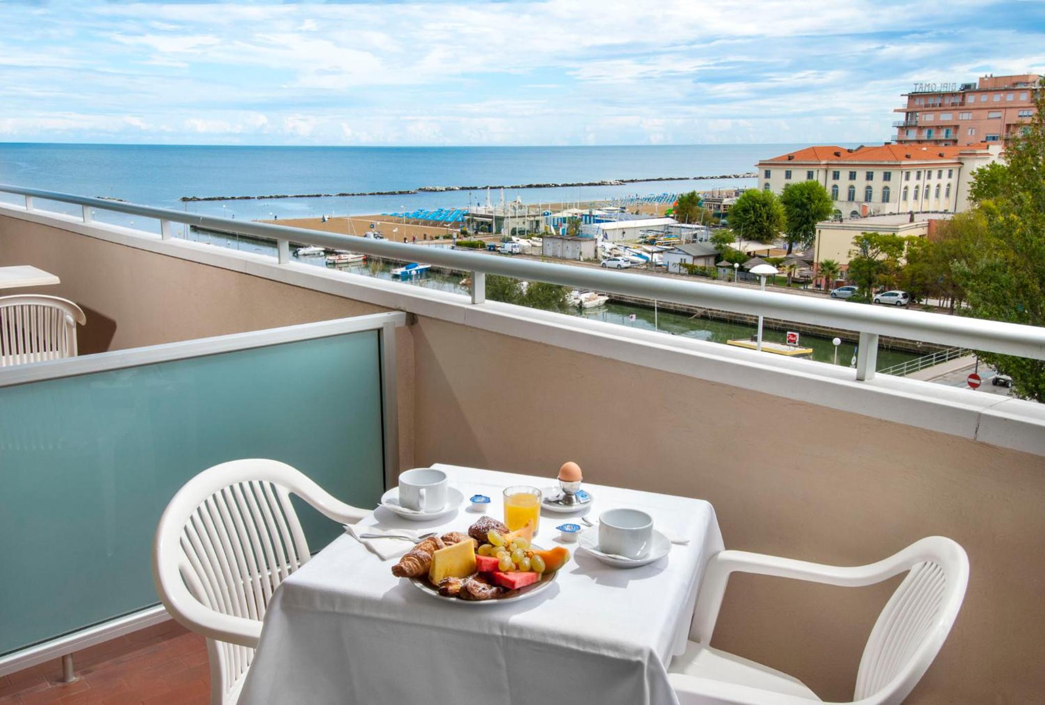 Quadruple Room - Beach Package photo 2
