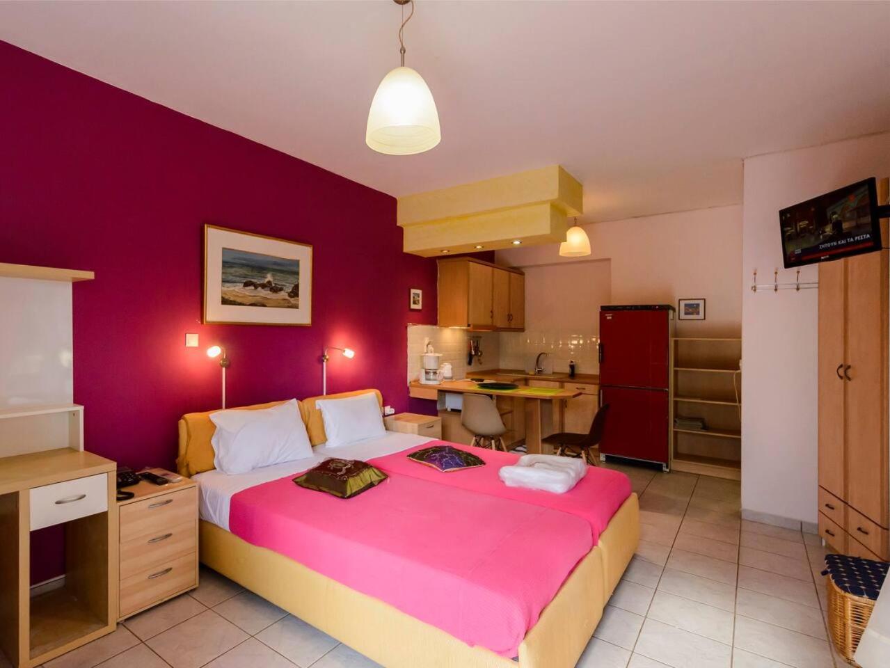 Studio (2 Adults)