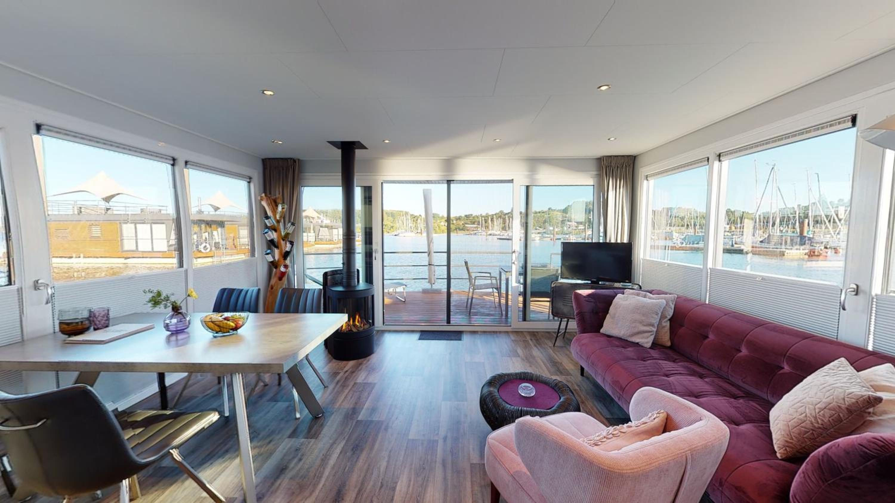 Bungalow - Water Front (Innenlage) - Photo 2
