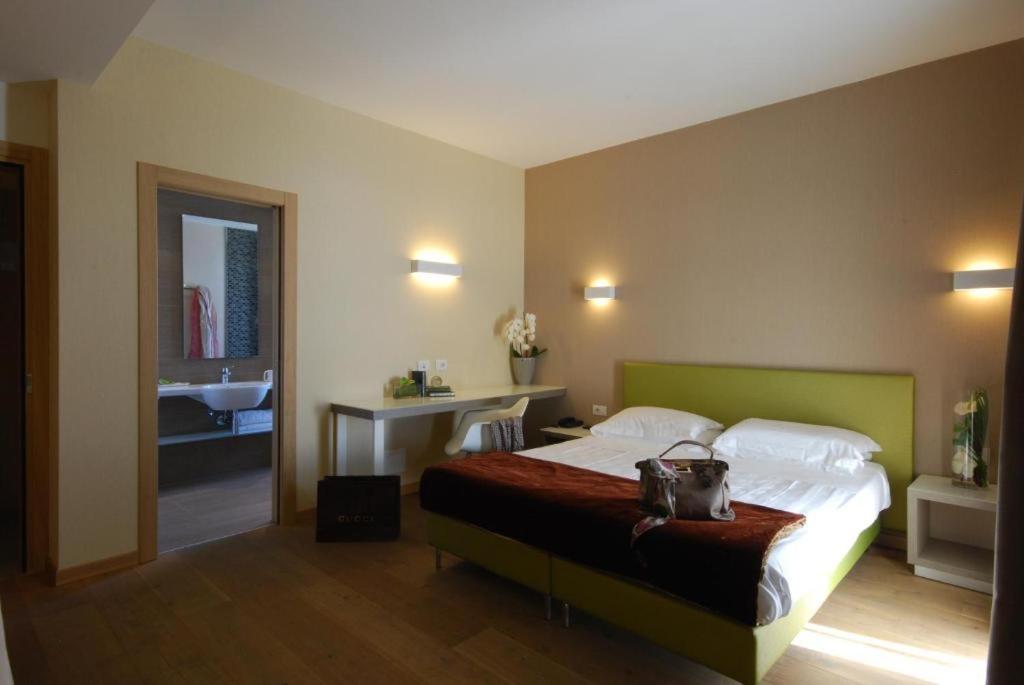 Superior Triple Room with Sea View photo 3