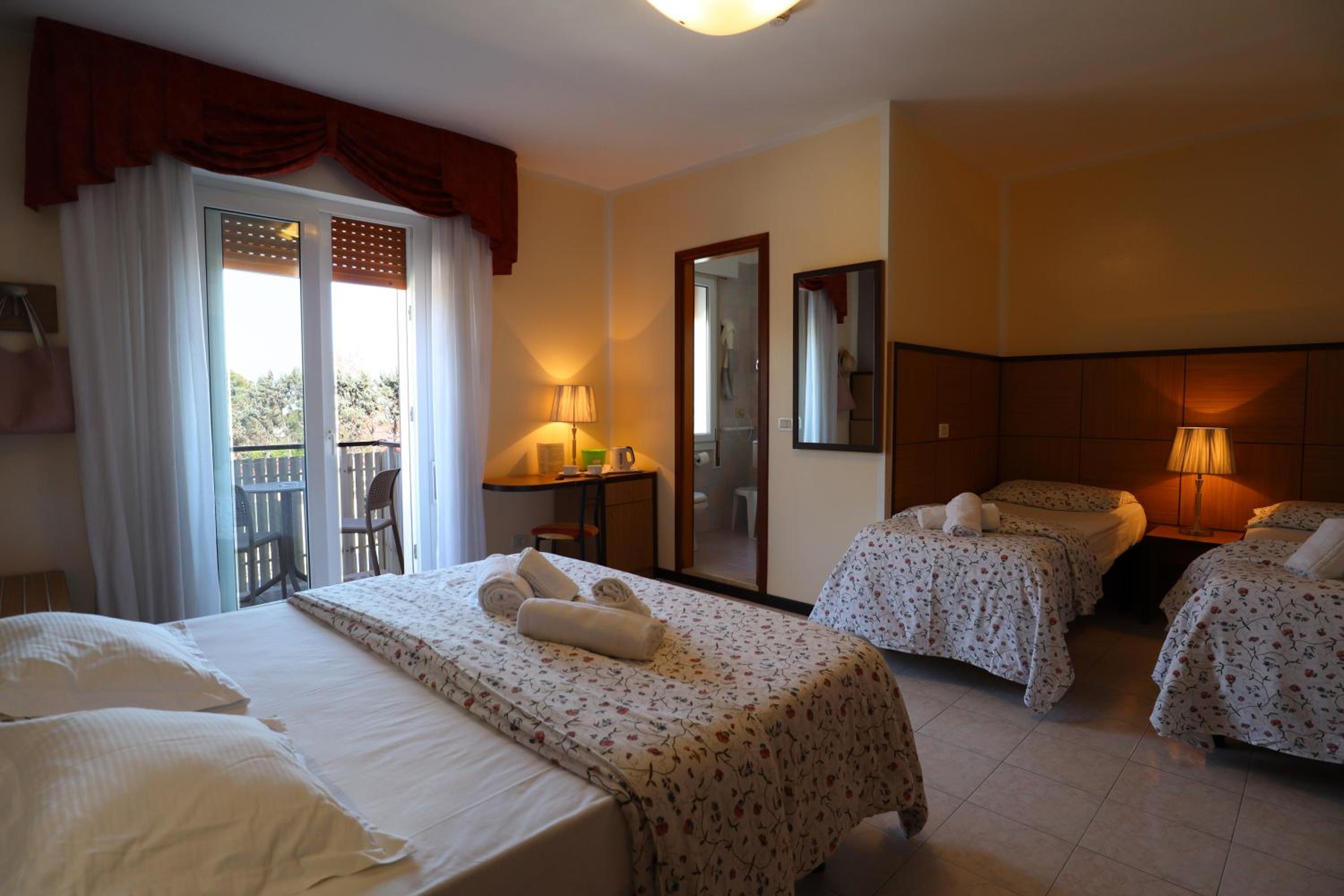 Quadruple Room with Balcony photo 1