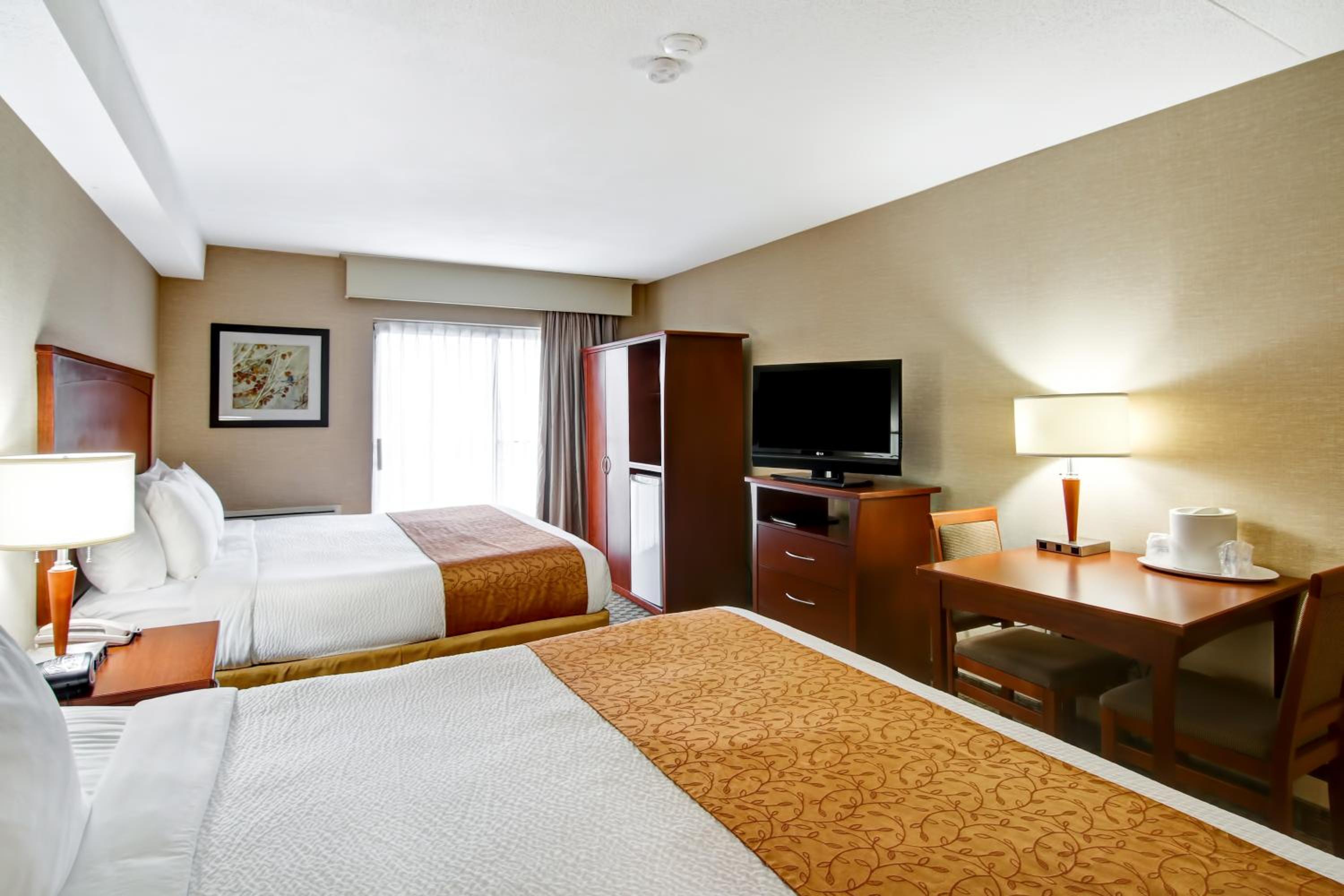 Queen Room with Two Queen Beds - Non-Smoking - Photo 4