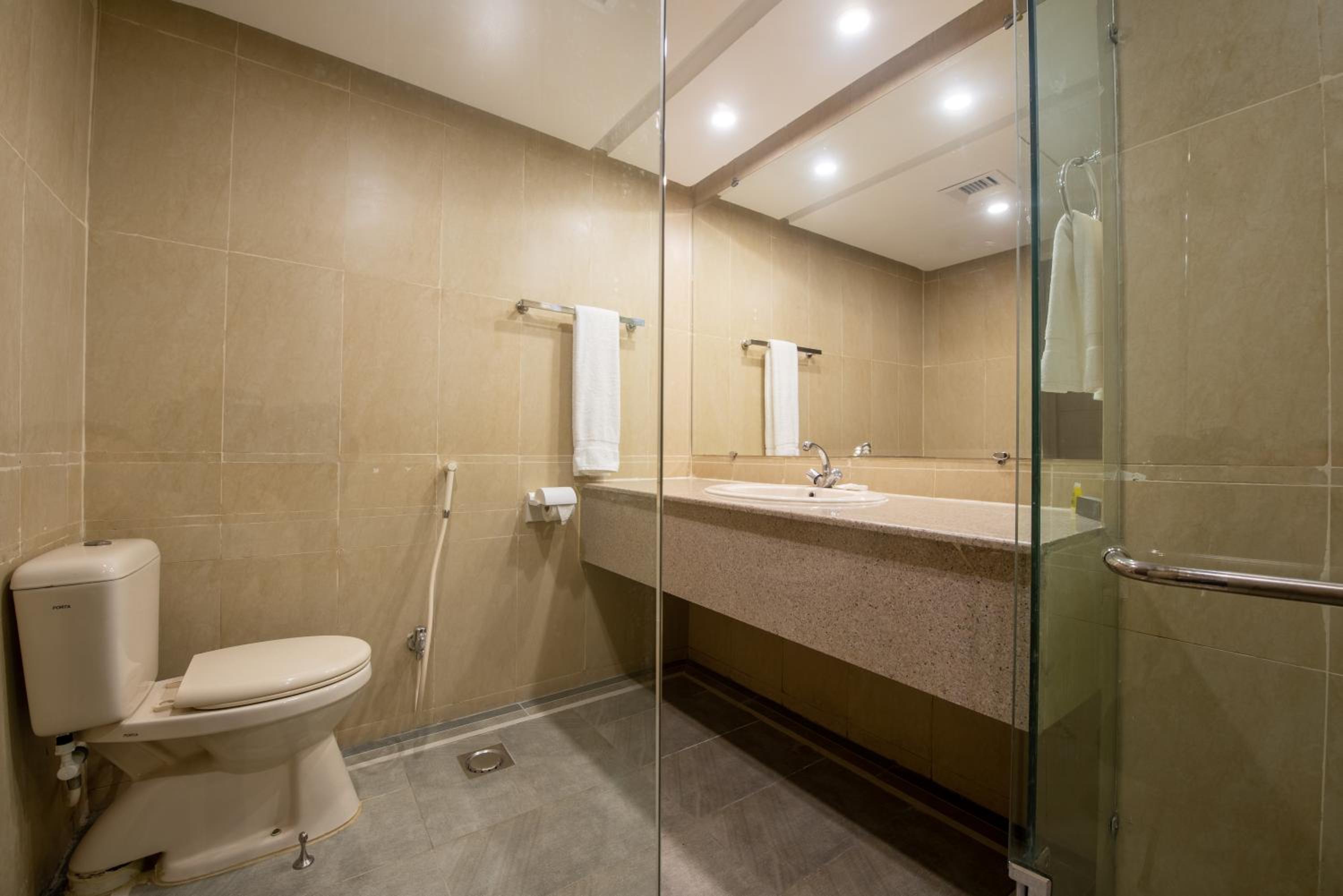 Deluxe King Room - Photo 3
