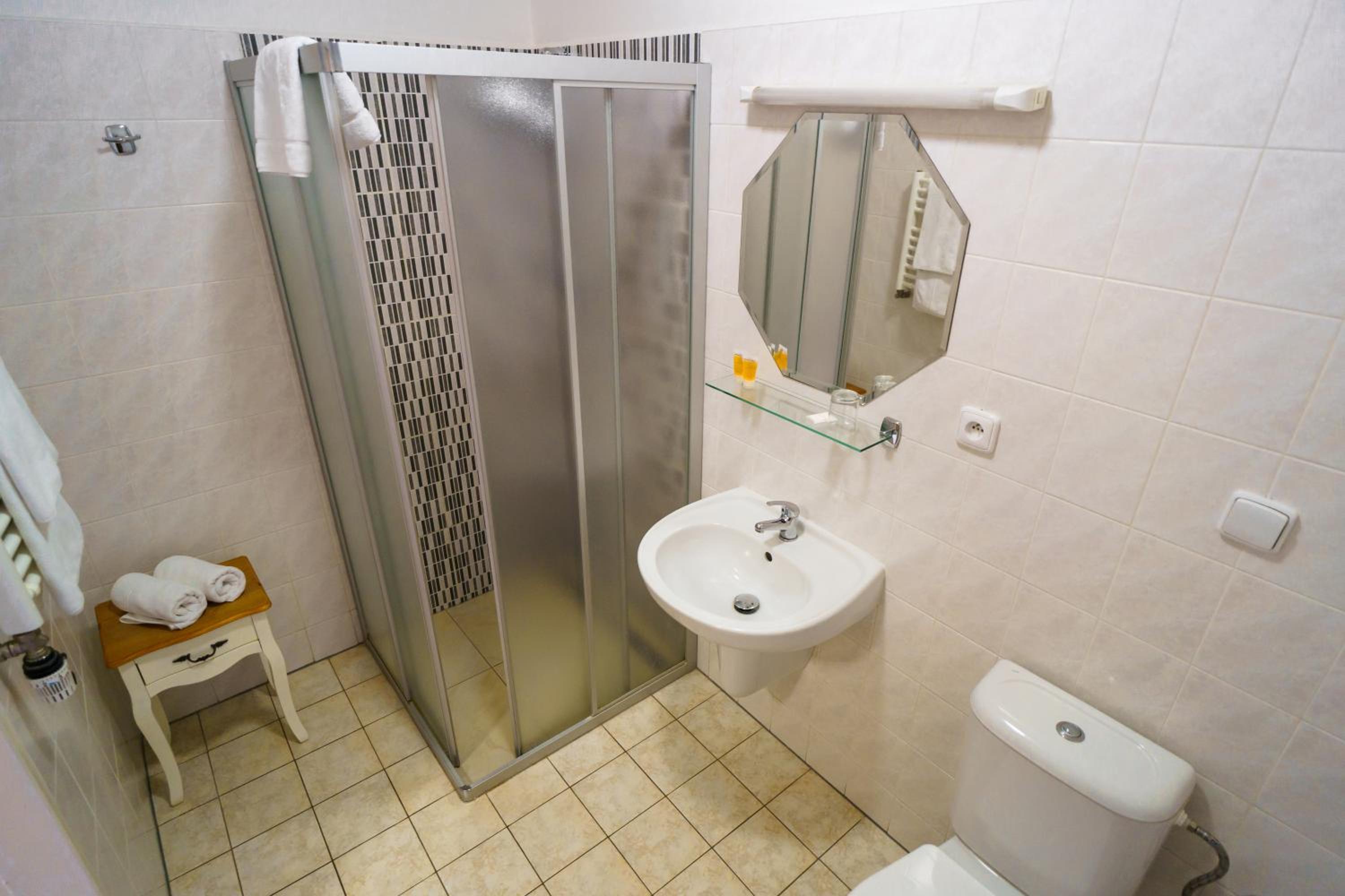 Twin Room - Photo 4