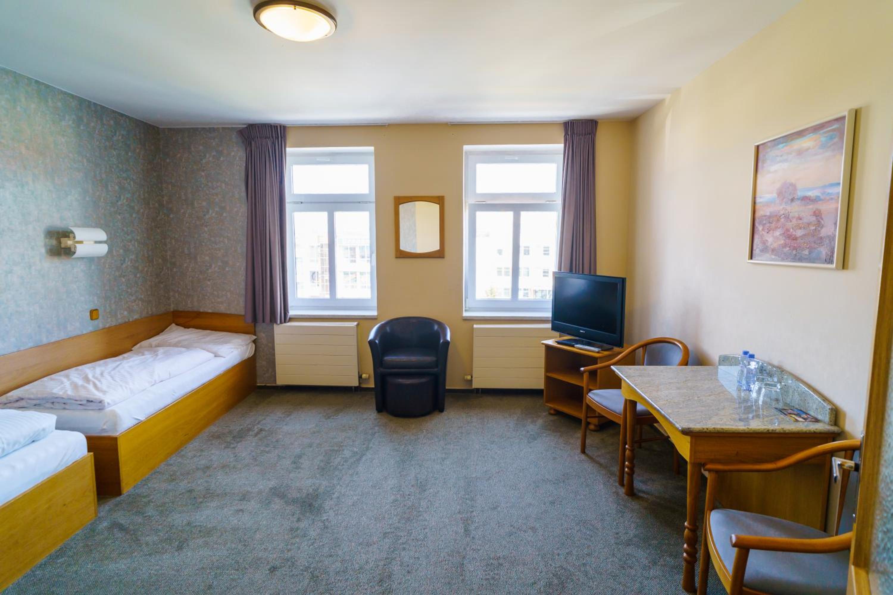 Twin Room - Photo 3