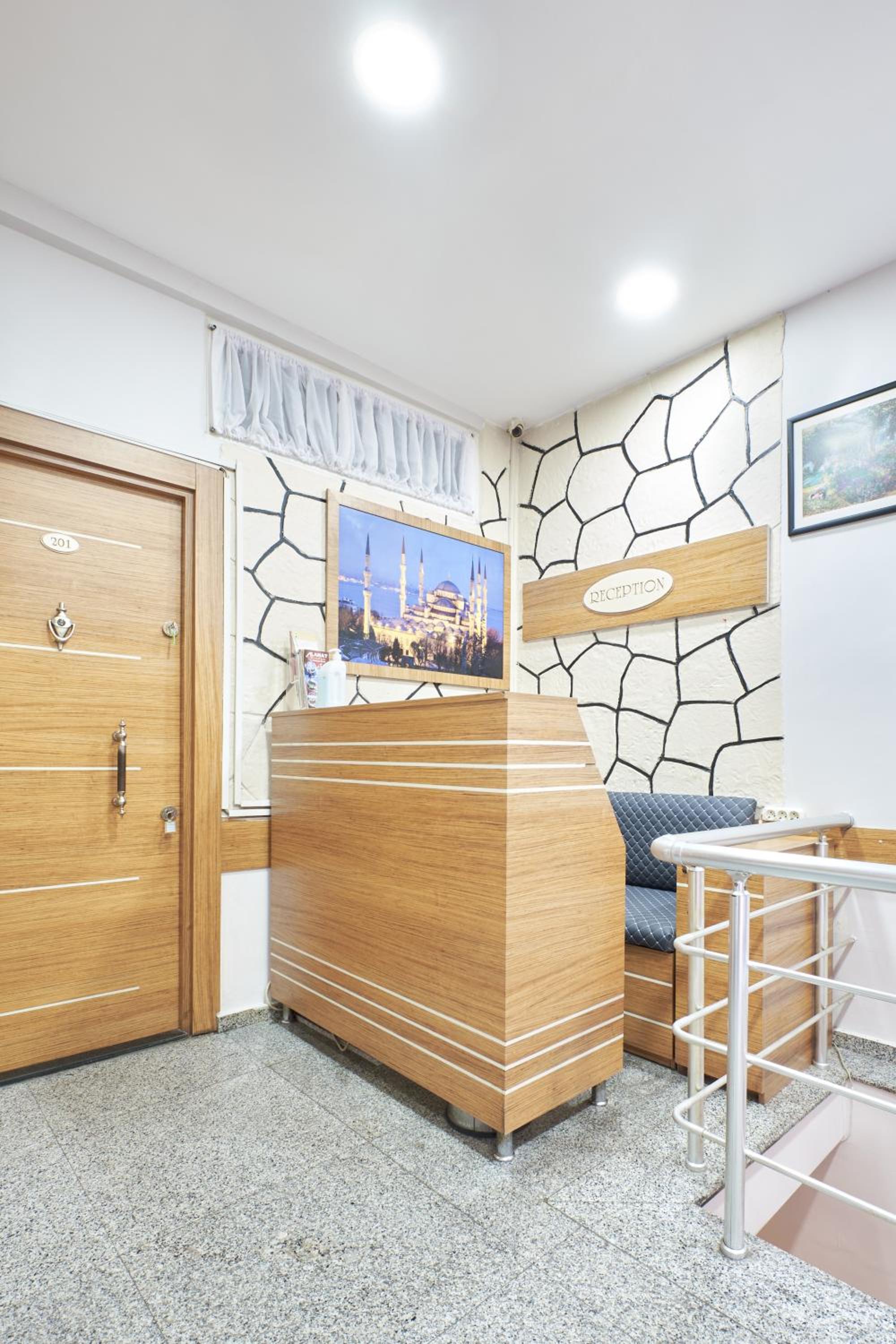 Deluxe Apartment - Ground Floor photo 2
