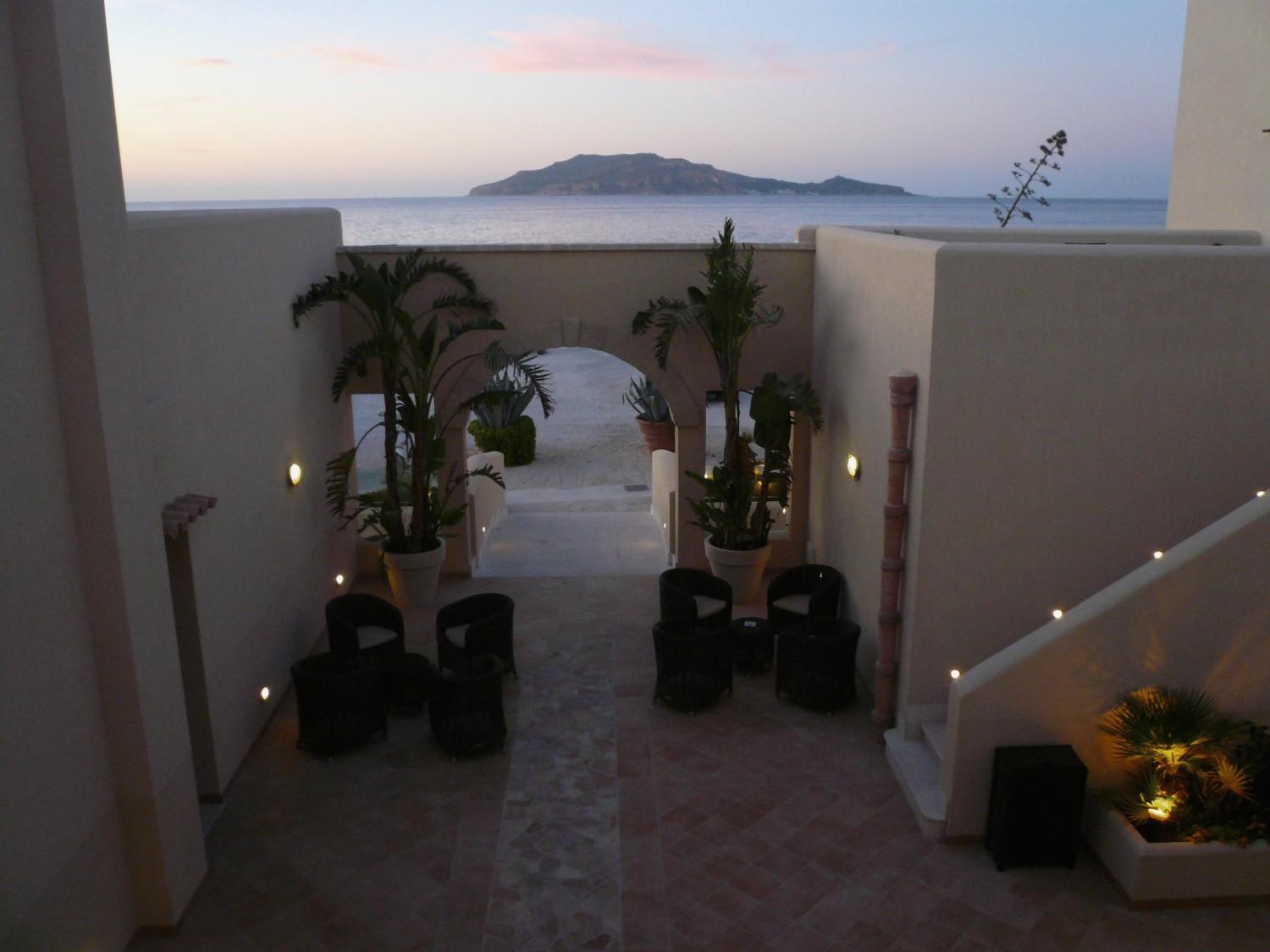 Deluxe Double Room with Sea View - Photo 2