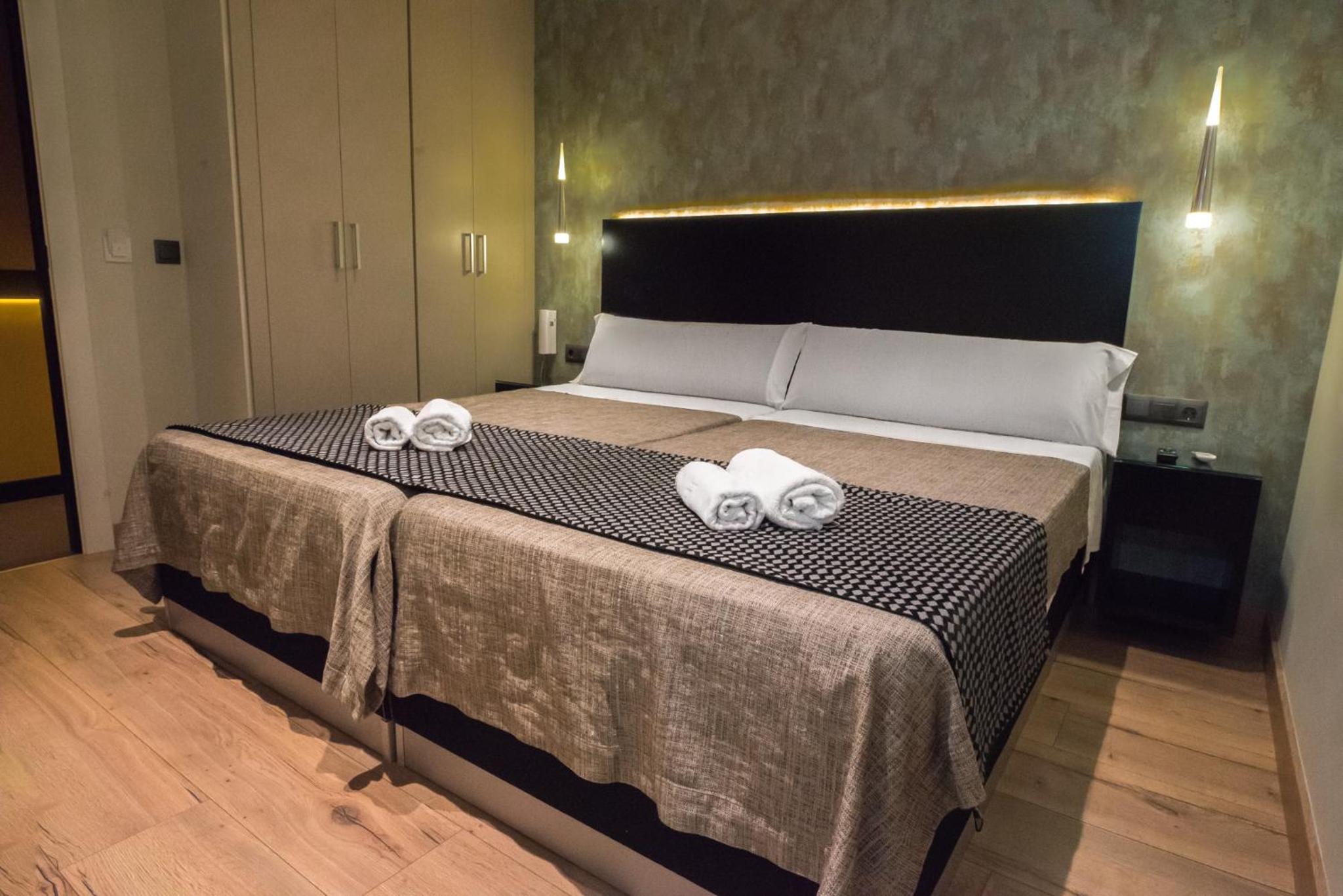 Deluxe Twin Room - Photo 7