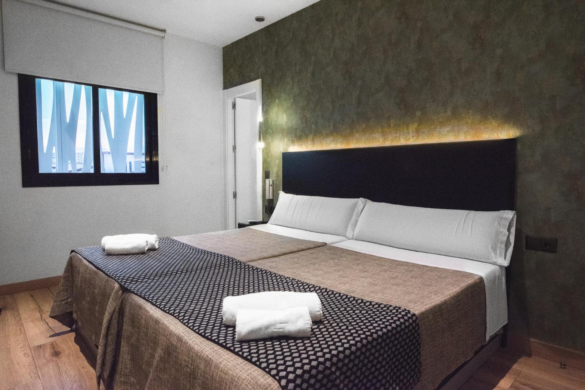 Deluxe Twin Room - Photo 8