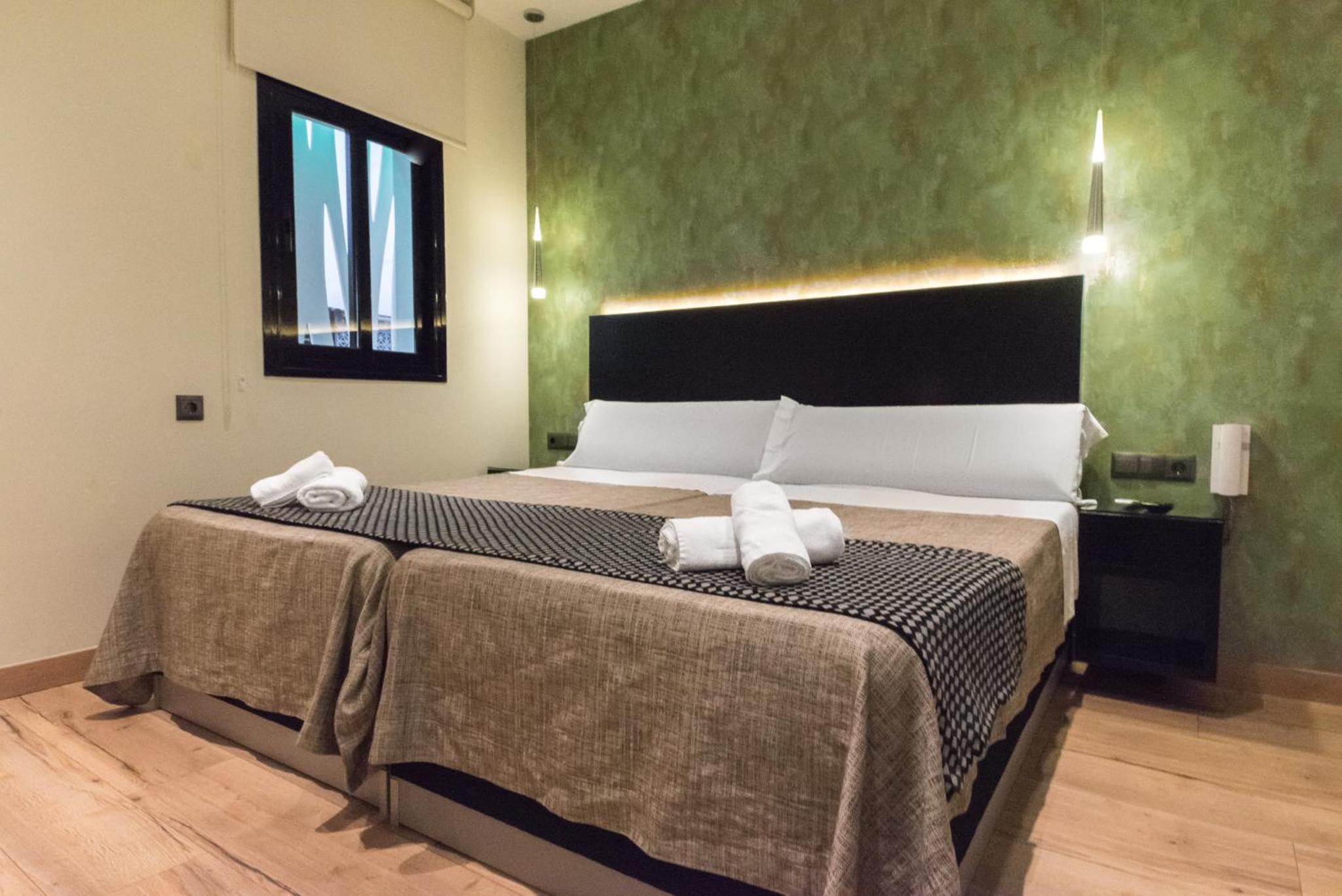 Deluxe Twin Room - Photo 10