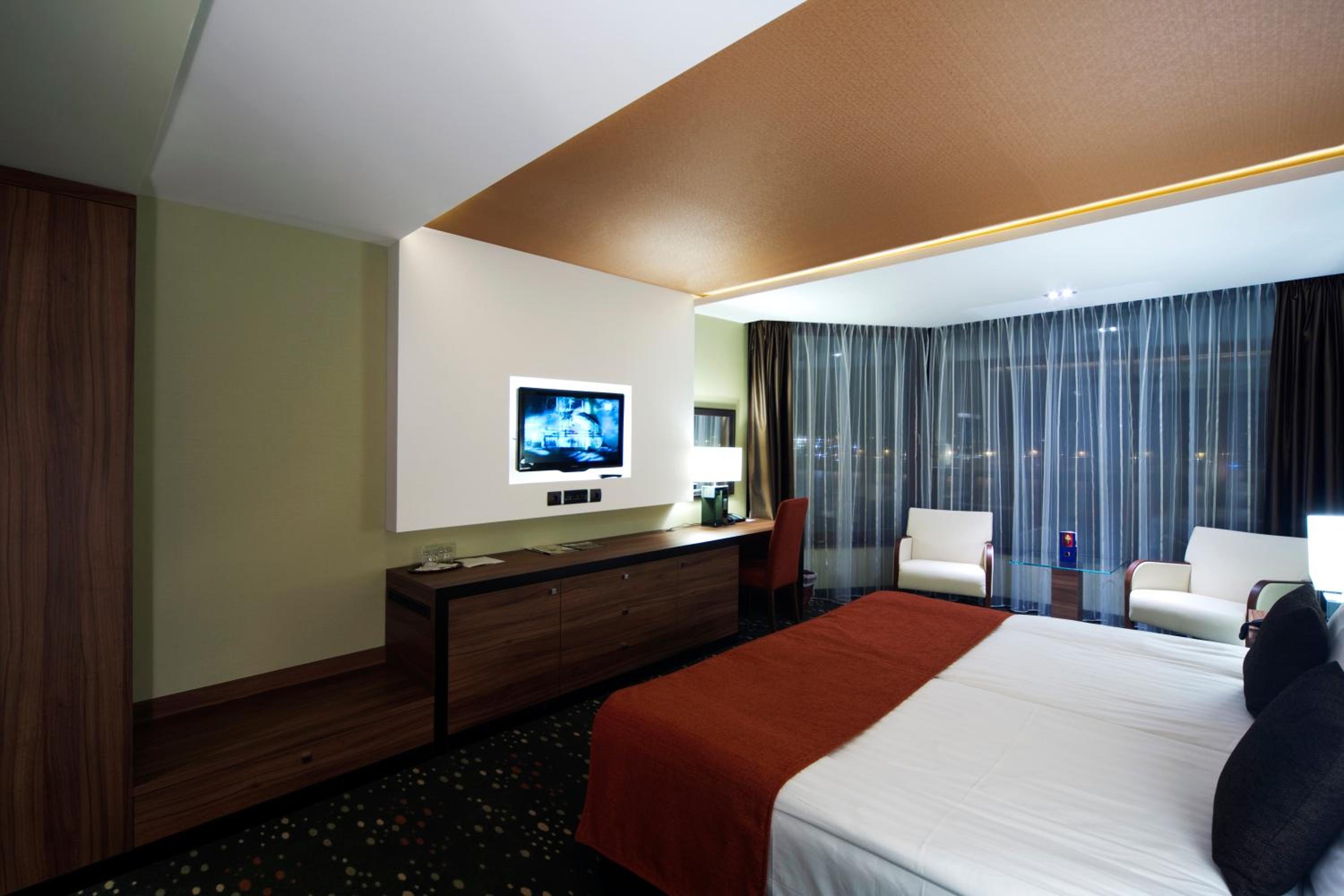 RiverView Double Room with Extra Bed - Photo 6