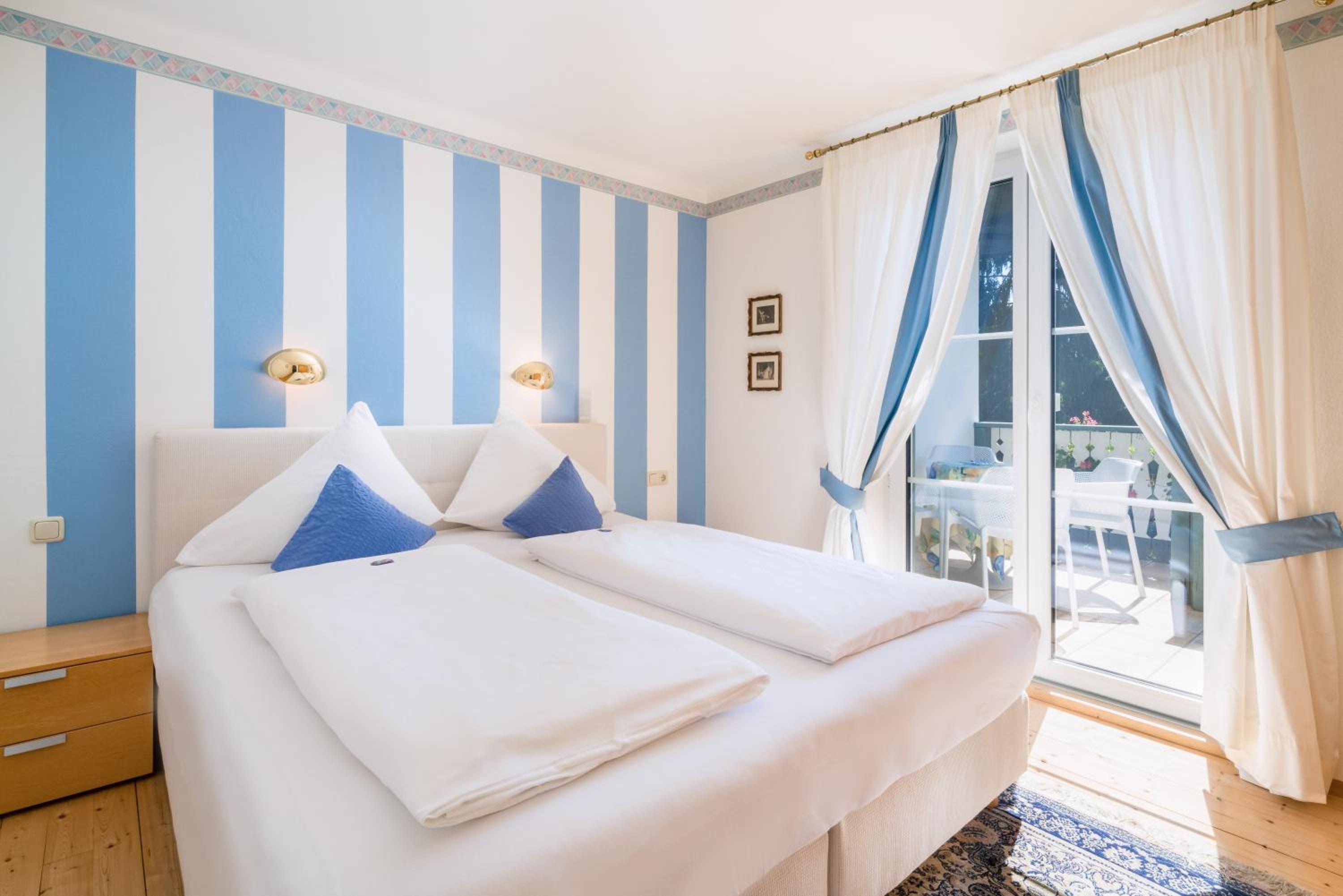 One-Bedroom Suite with Garden View photo 2