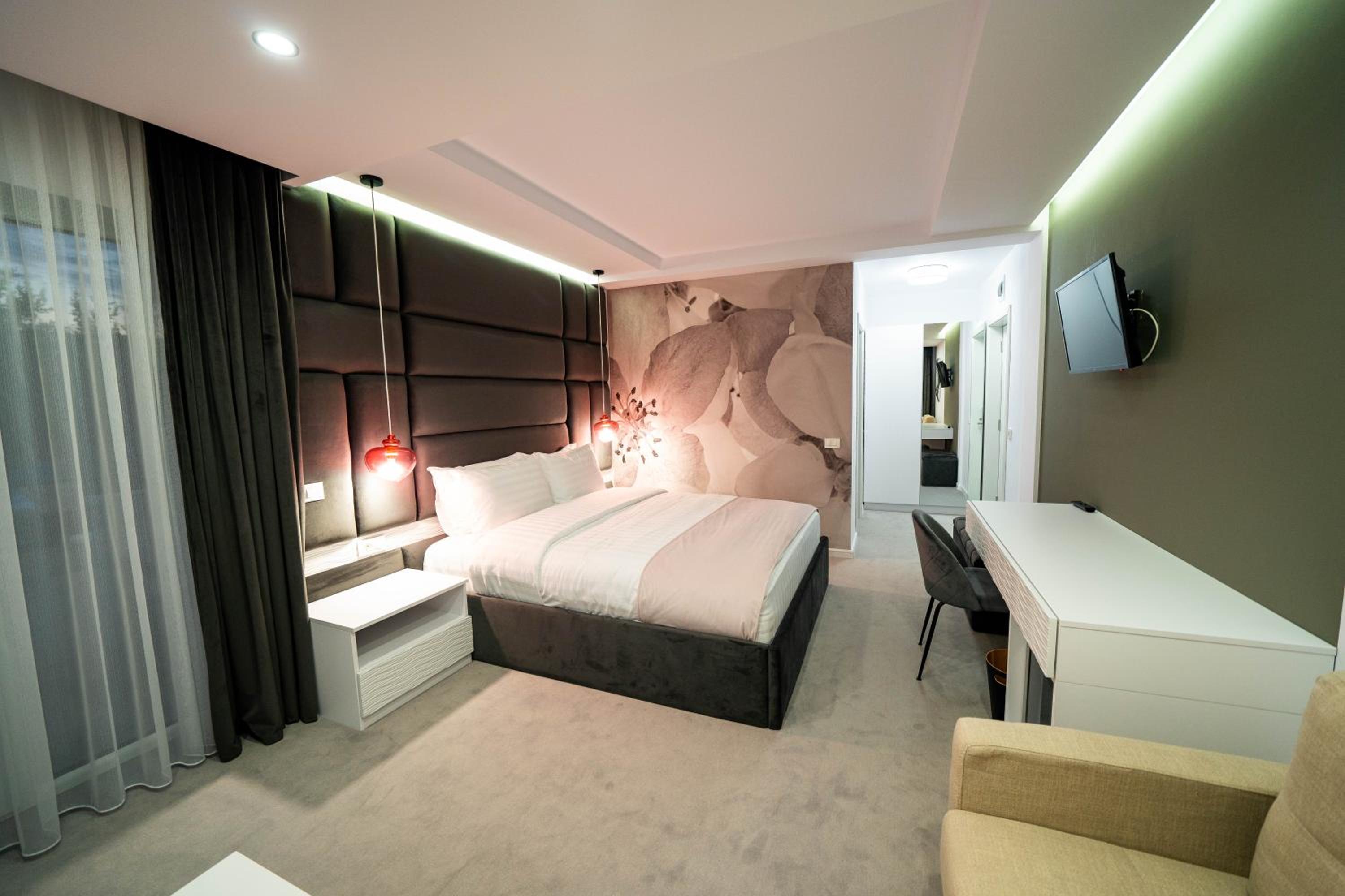 Deluxe Room (2 Adults + 1 Child) - Photo 18