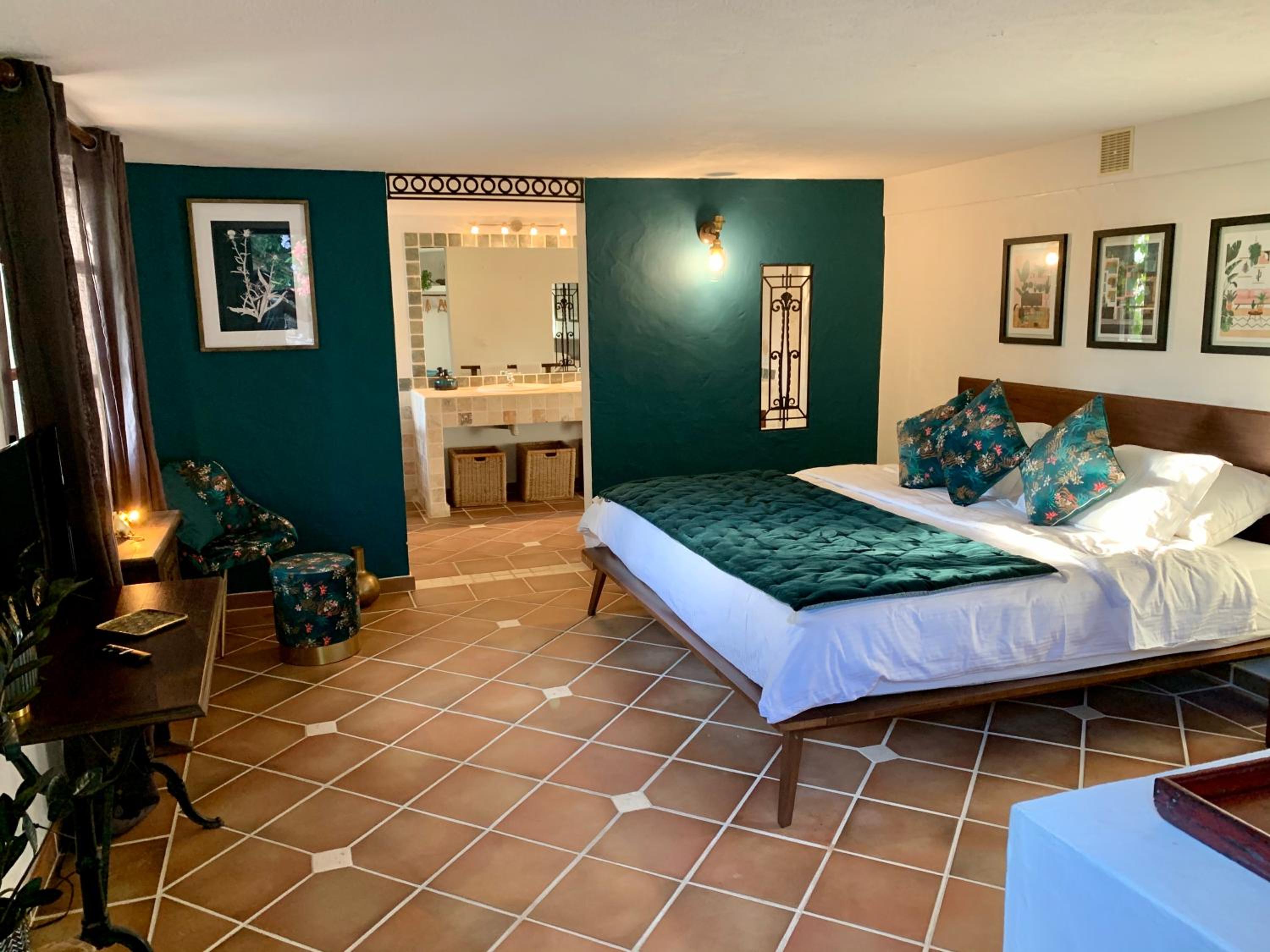 Deluxe King Room