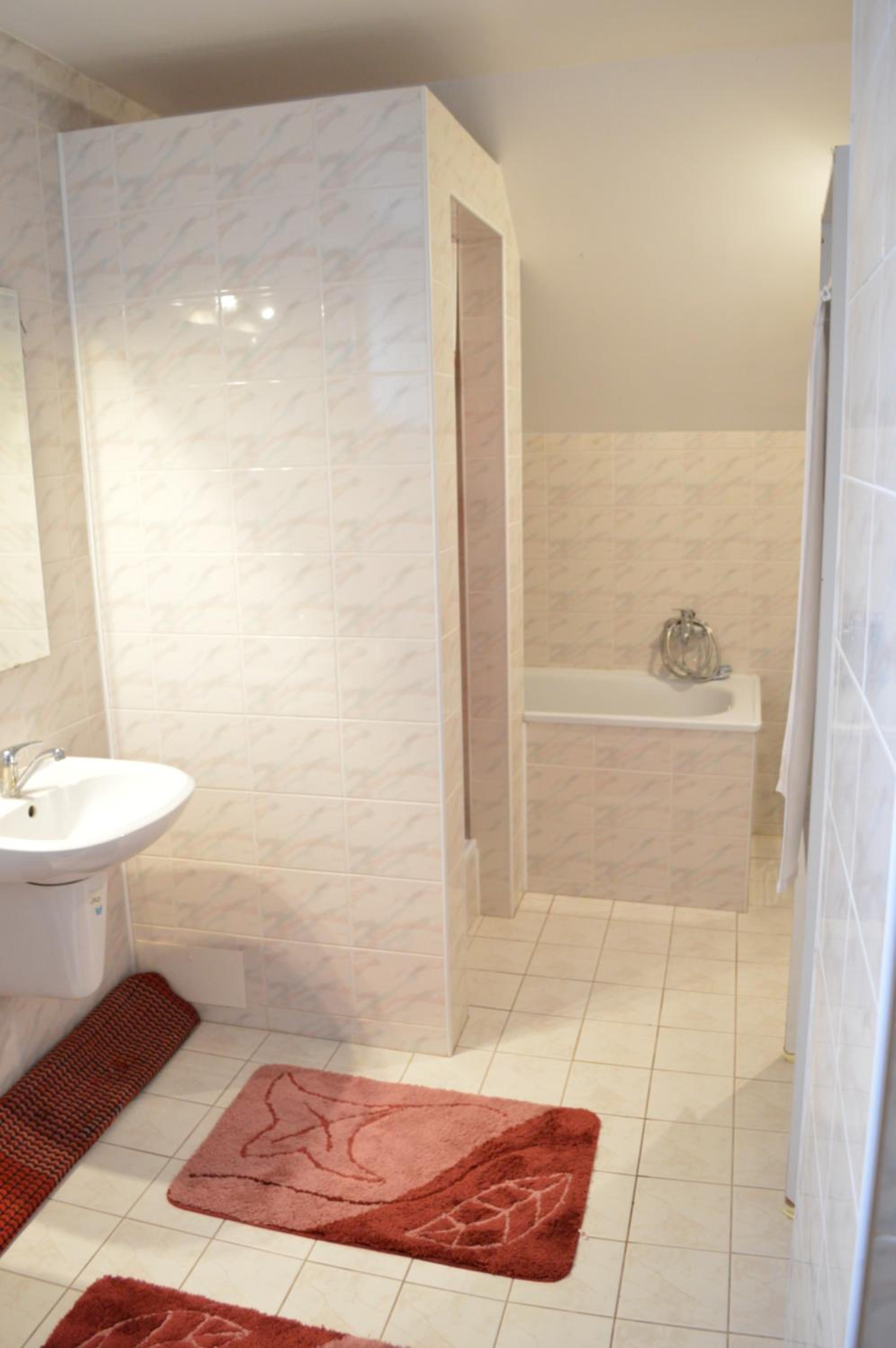 Apartment with Balcony - Photo 15