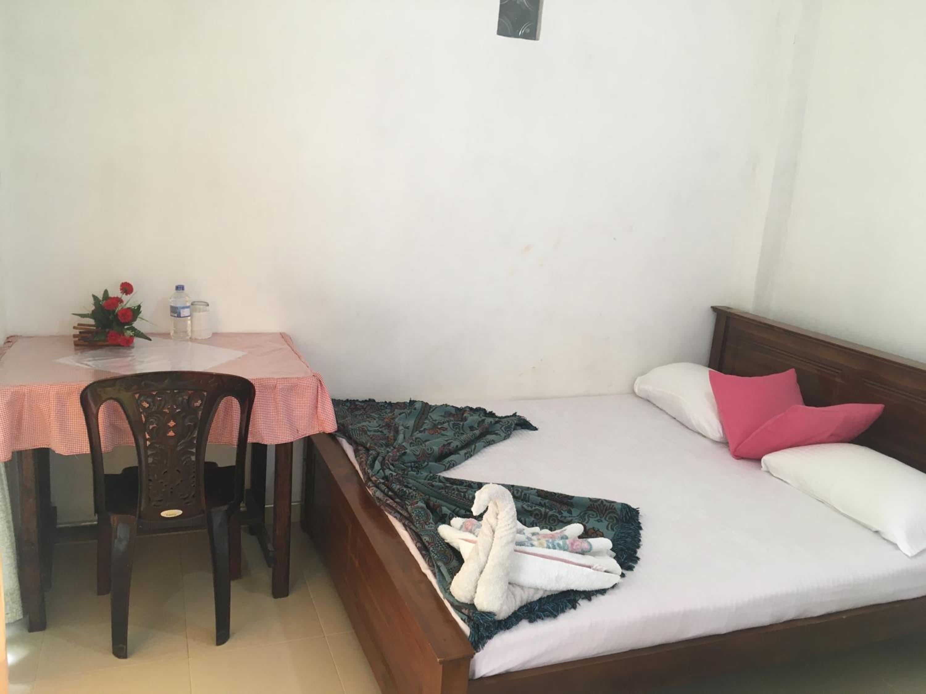 Budget Double Room photo 3