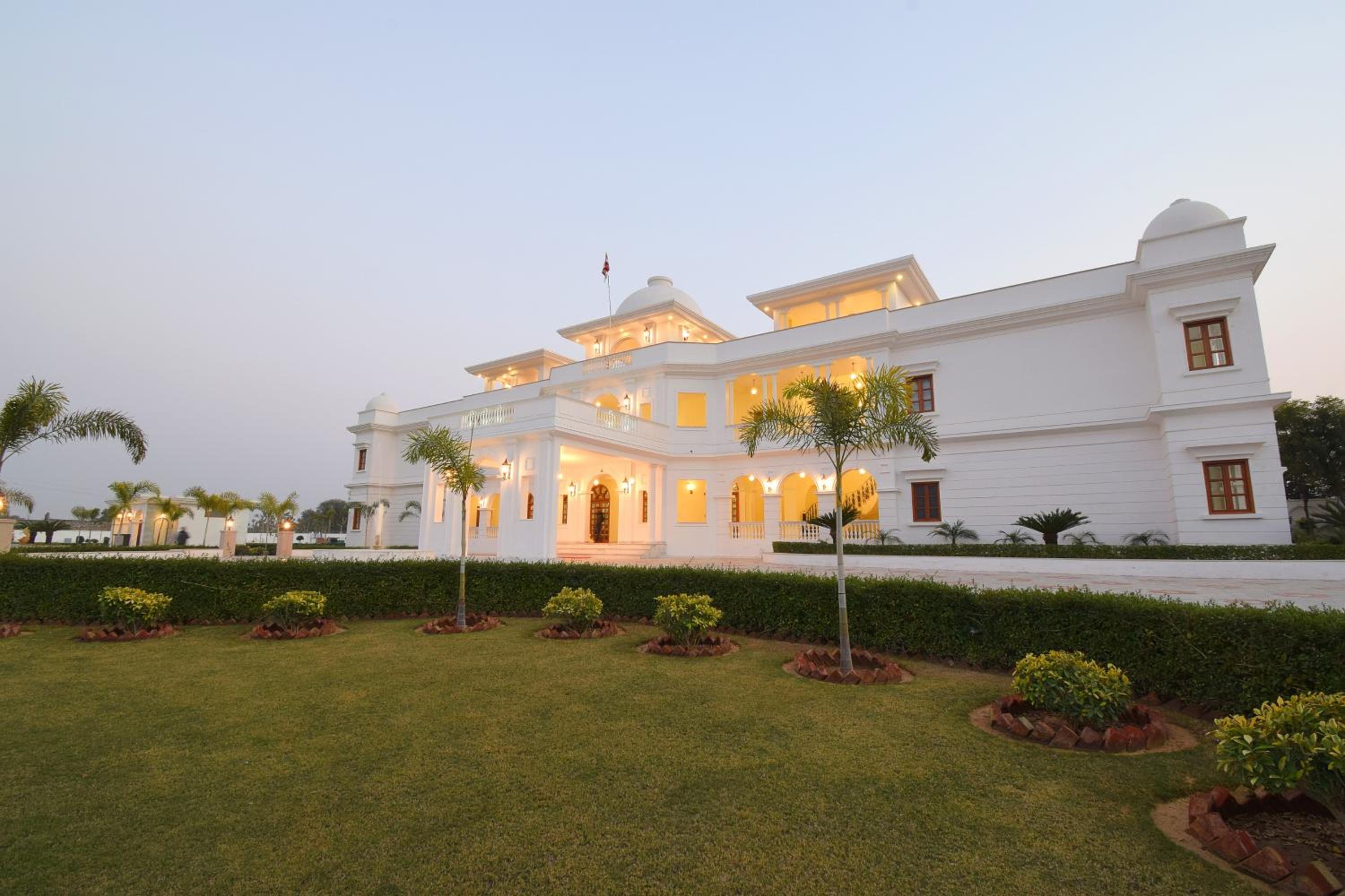 Deluxe Suite: Complimentary use of swimming pool, kids stay complimentary, secure gated parking, free games, activities at the farm resort, and a dedicated travel desk to assist with local sightseeing tours & memorable travel experience - Photo 4