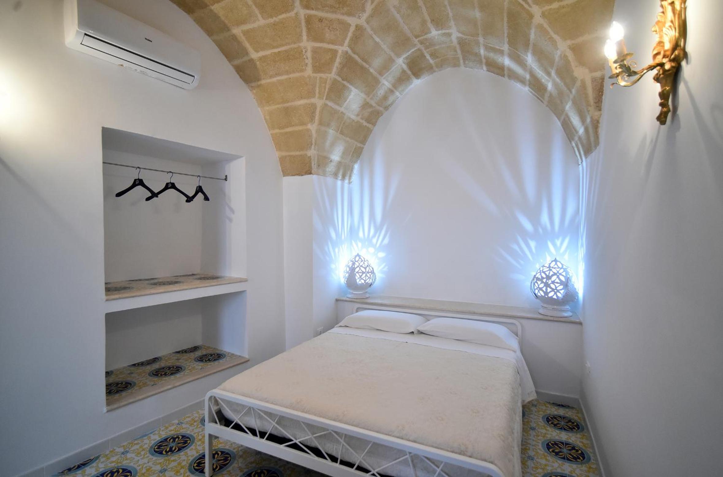 Double Room - Photo 9