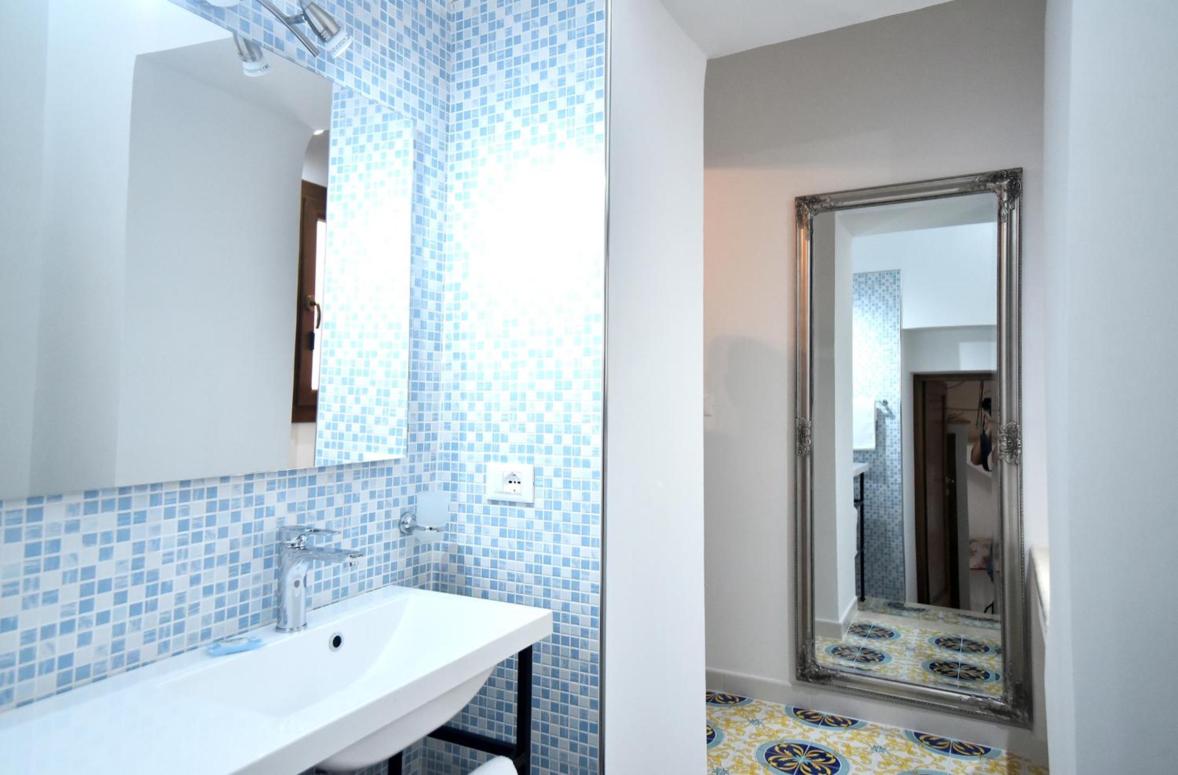 Double Room - Photo 5
