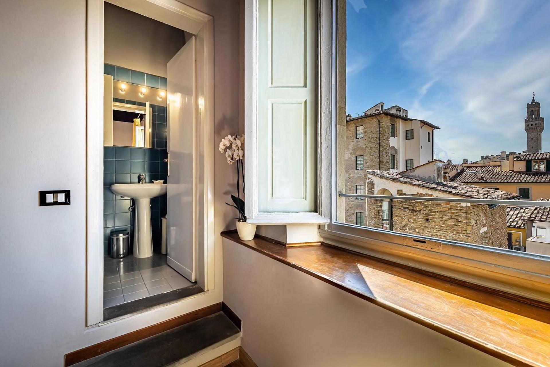 Deluxe Double or Twin Room with City View  photo 3