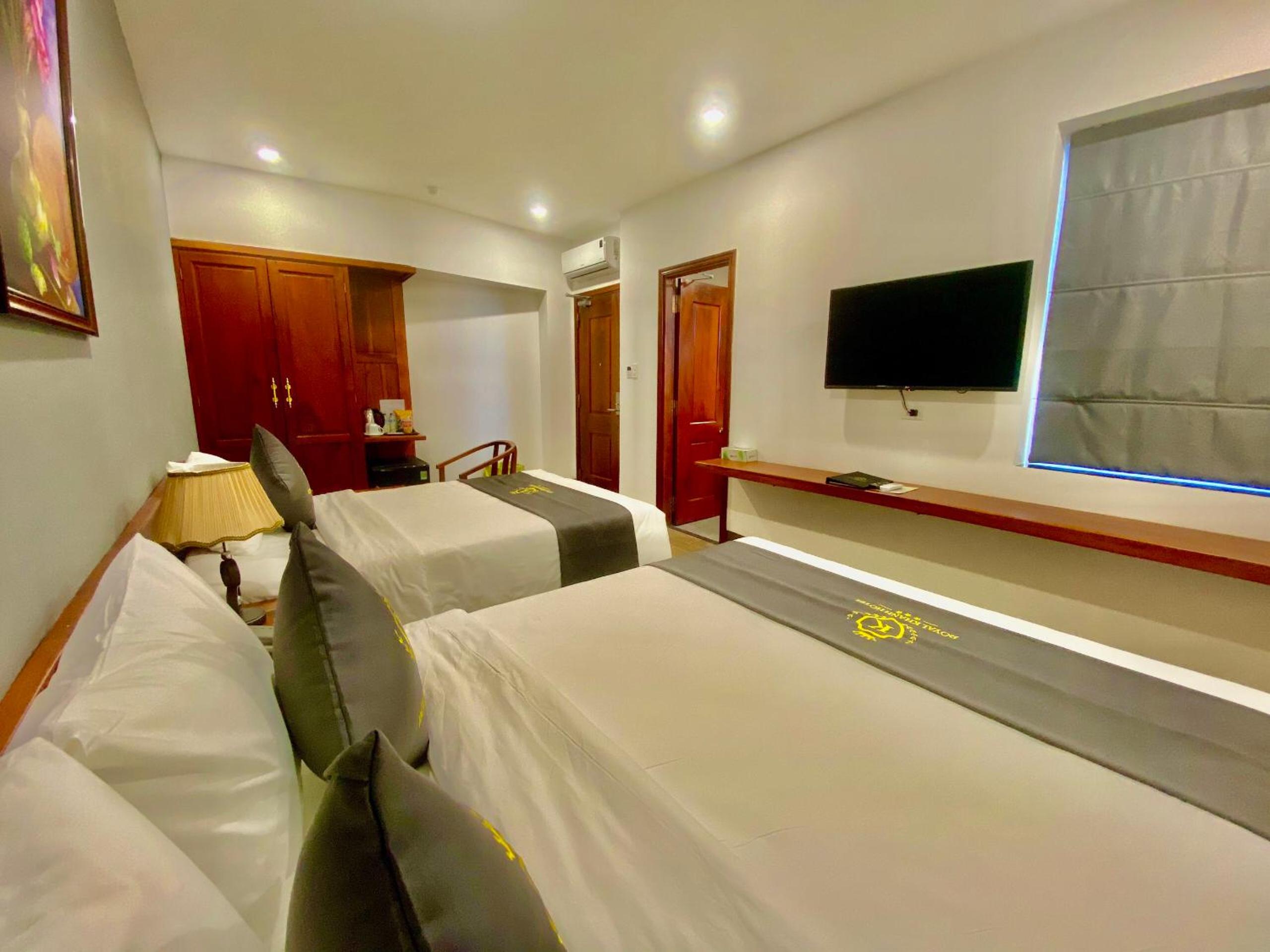 Quad Family Room - Photo 2