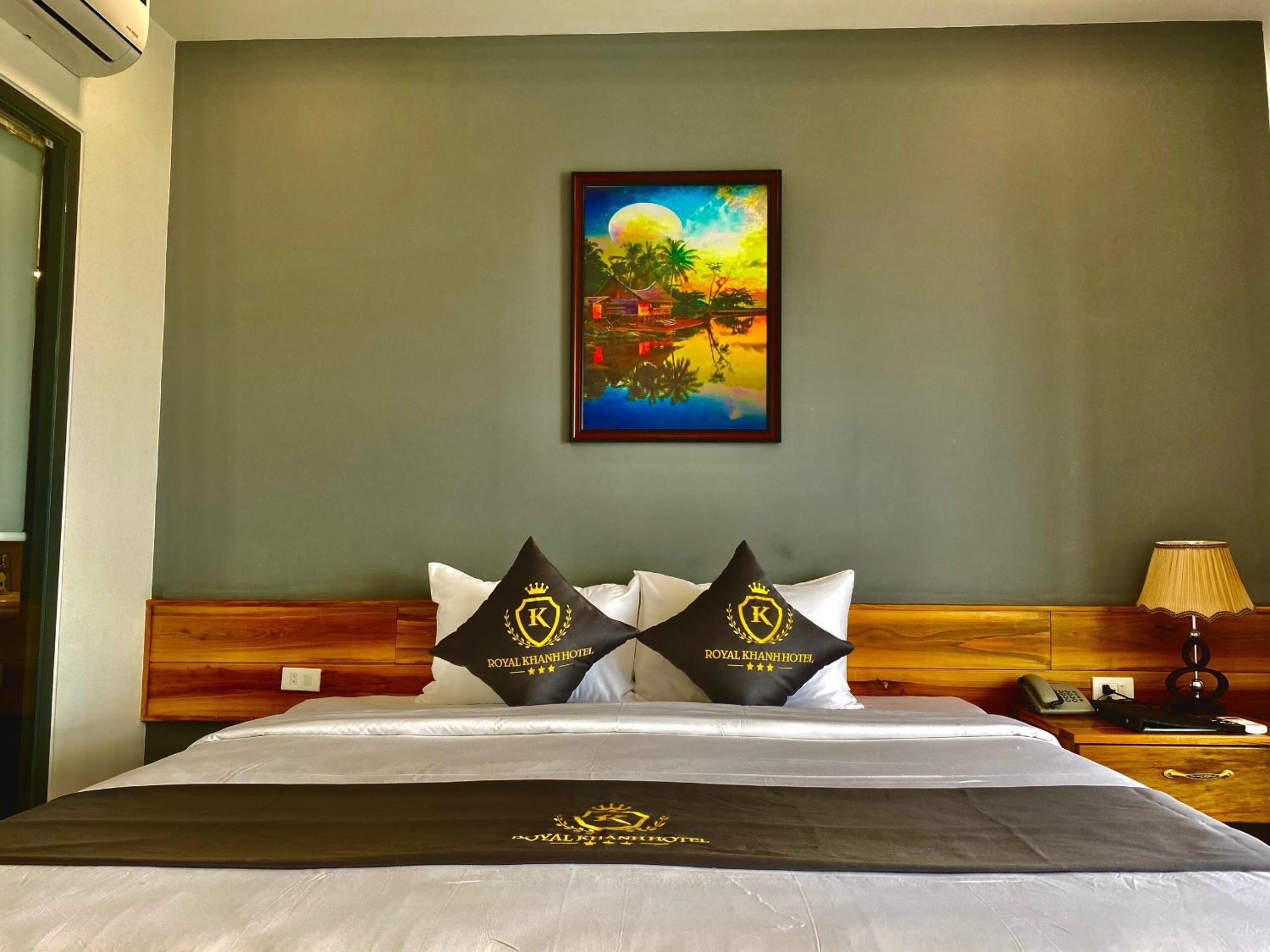 Executive Suite - Photo 1