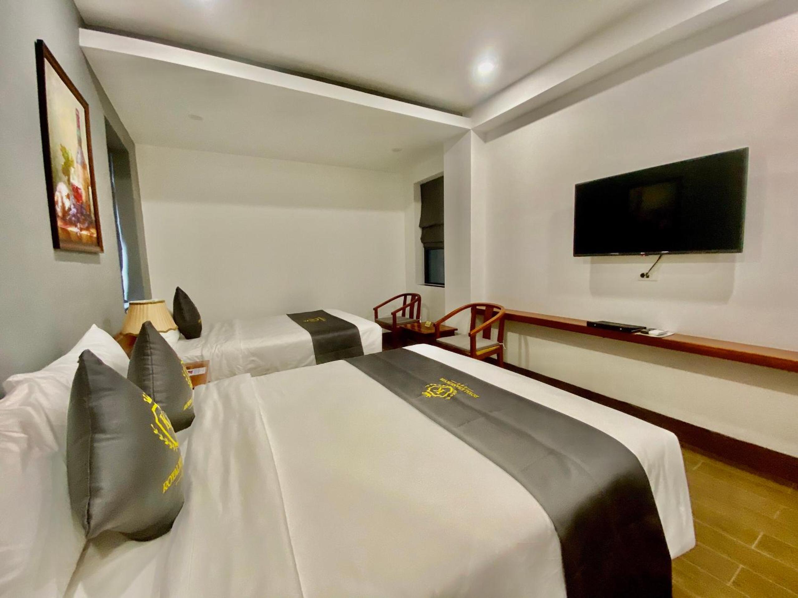 Quad Family Room - Photo 4