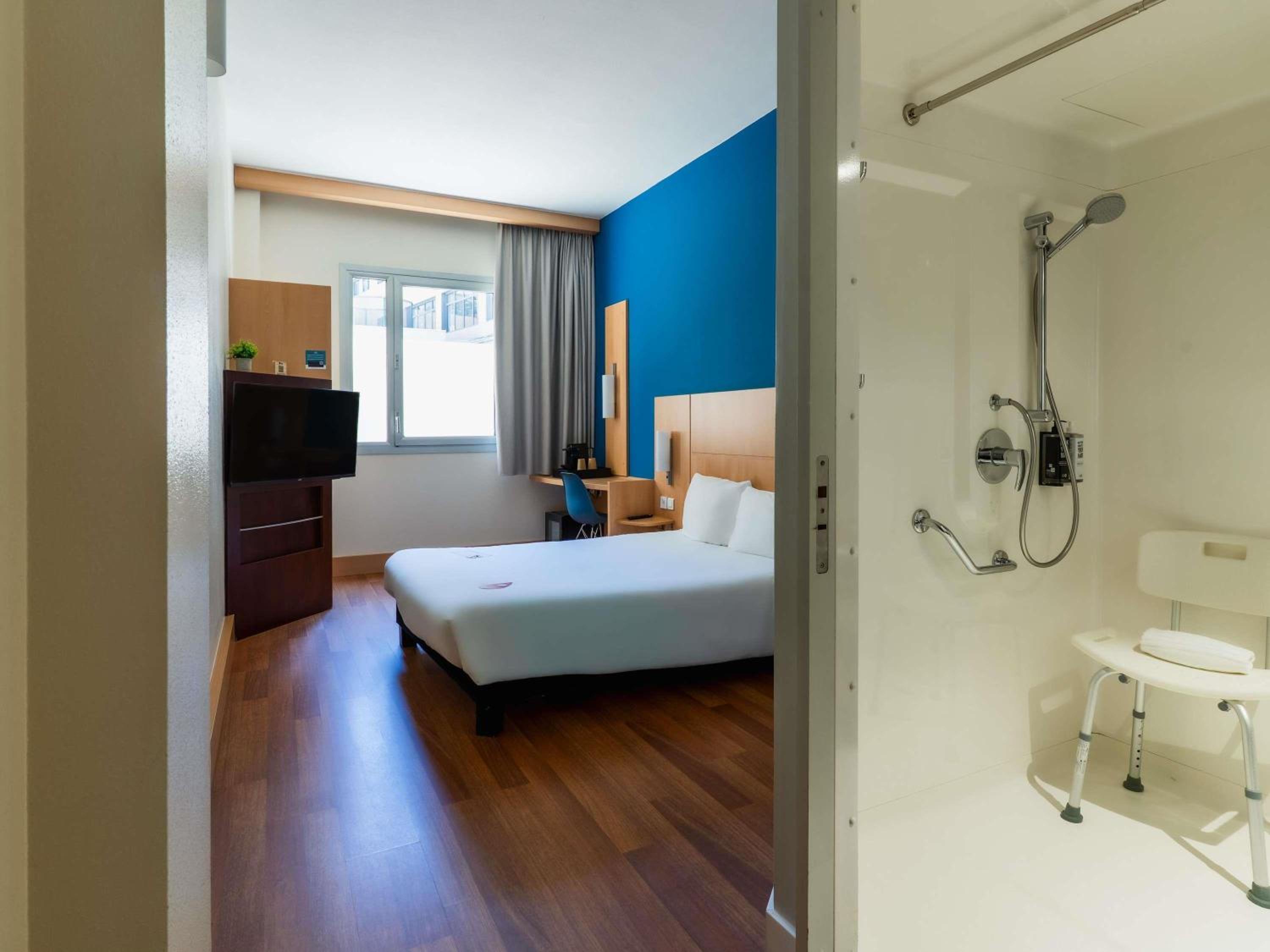 Standard Double Room - Mobility Accessible photo 1