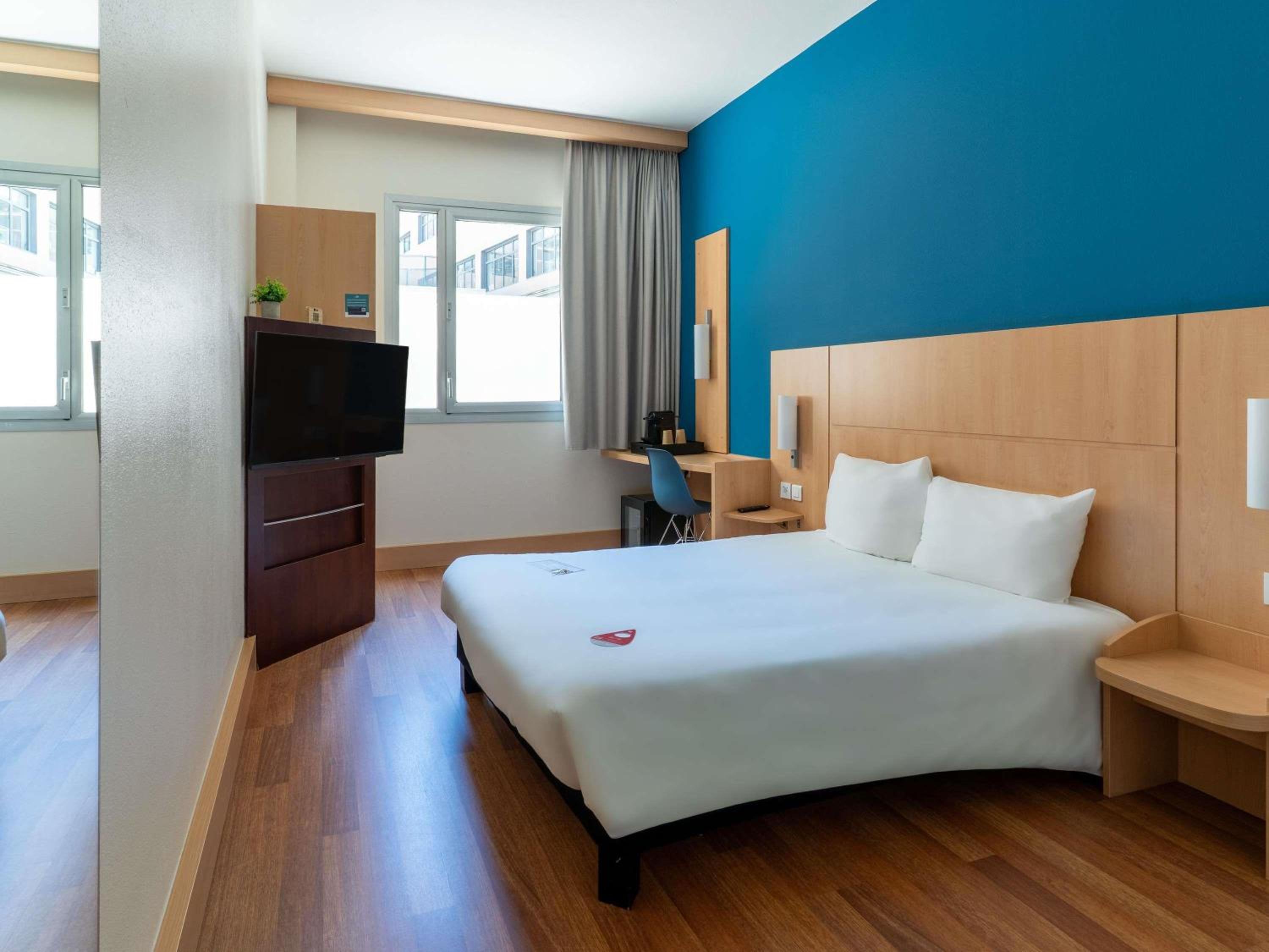 Standard Double Room - Mobility Accessible photo 2