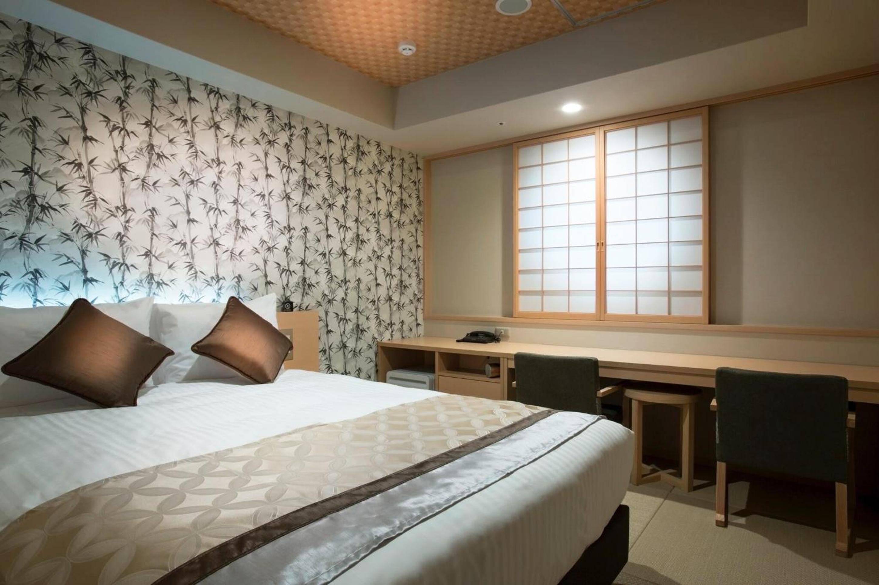 Double Room with Complimentary Lobby Drinks